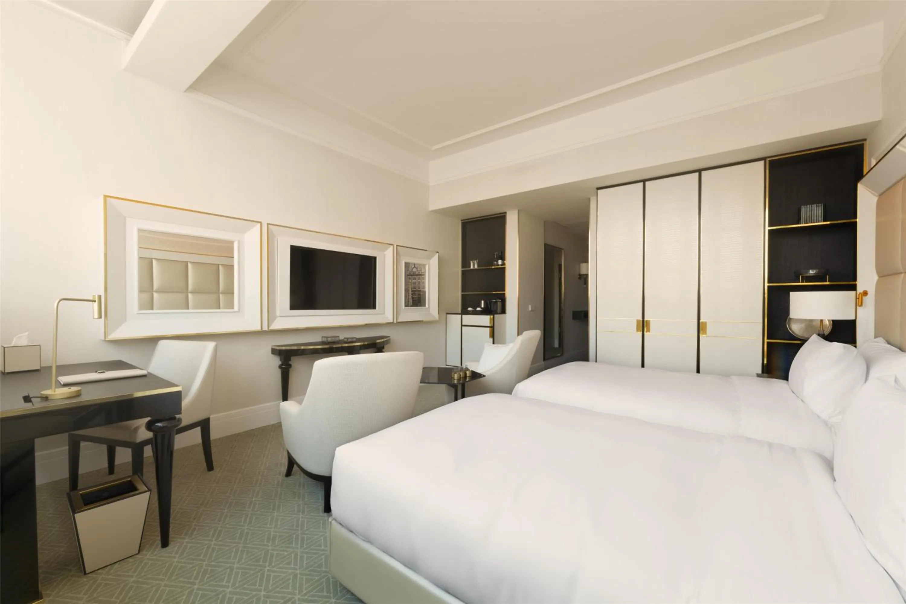 Bedroom, Bed in Párisi Udvar Hotel Budapest, part of Hyatt