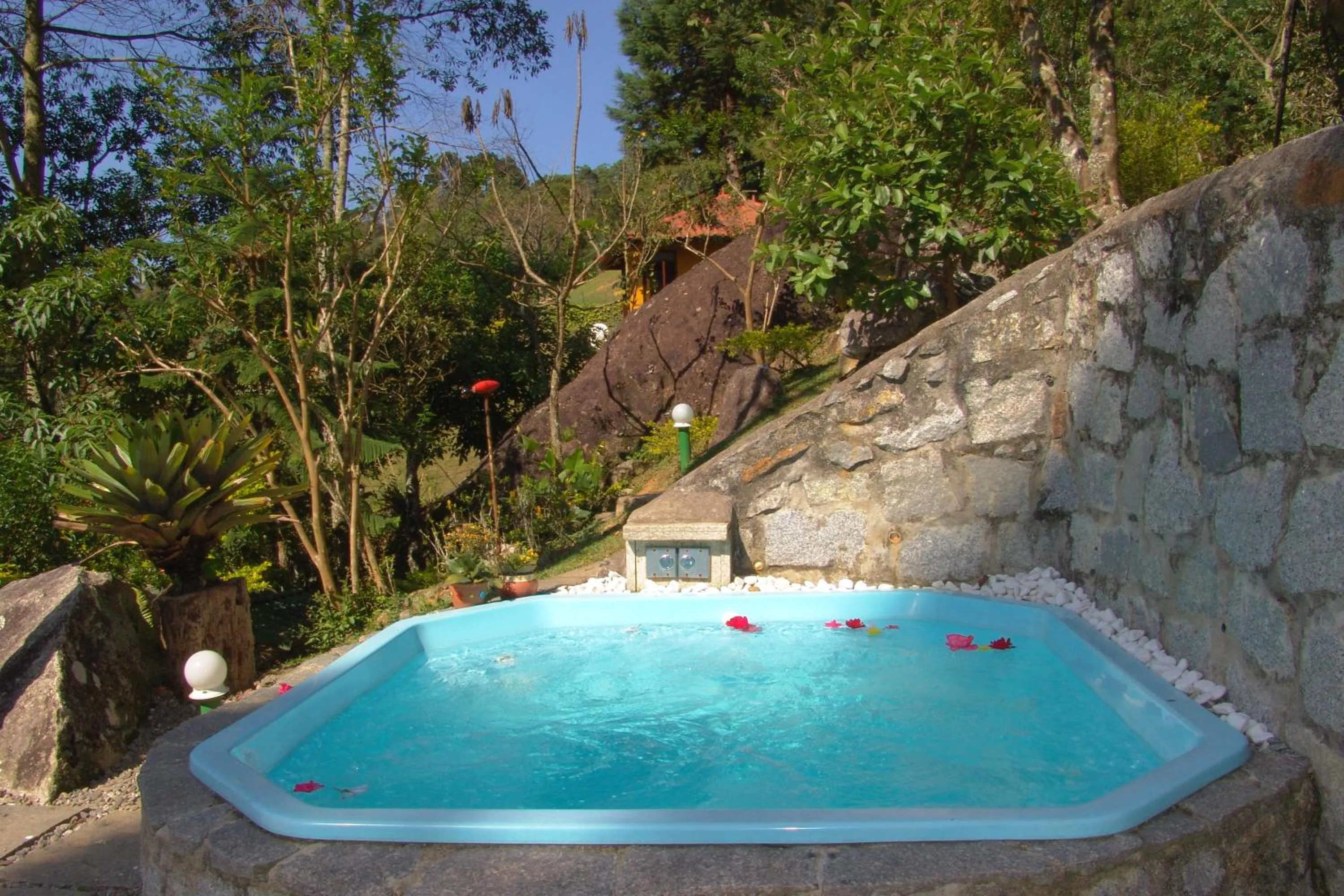 Hot Tub in Pousada Moriá