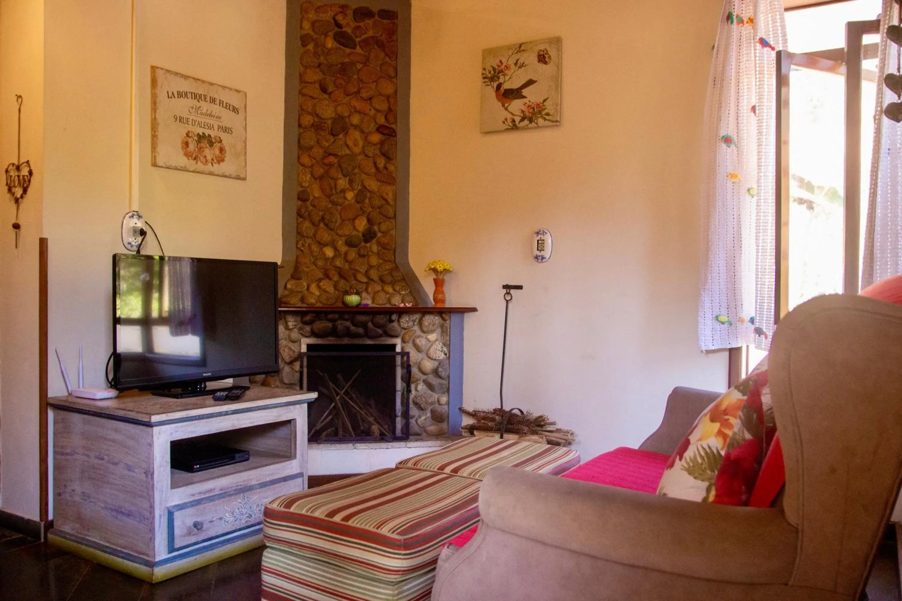 TV and multimedia in Pousada Moriá