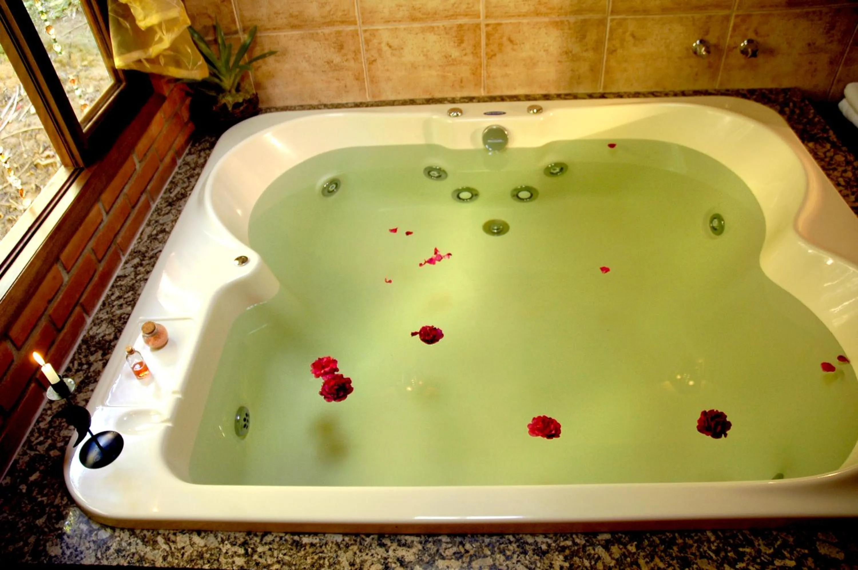 Hot Tub in Pousada Moriá