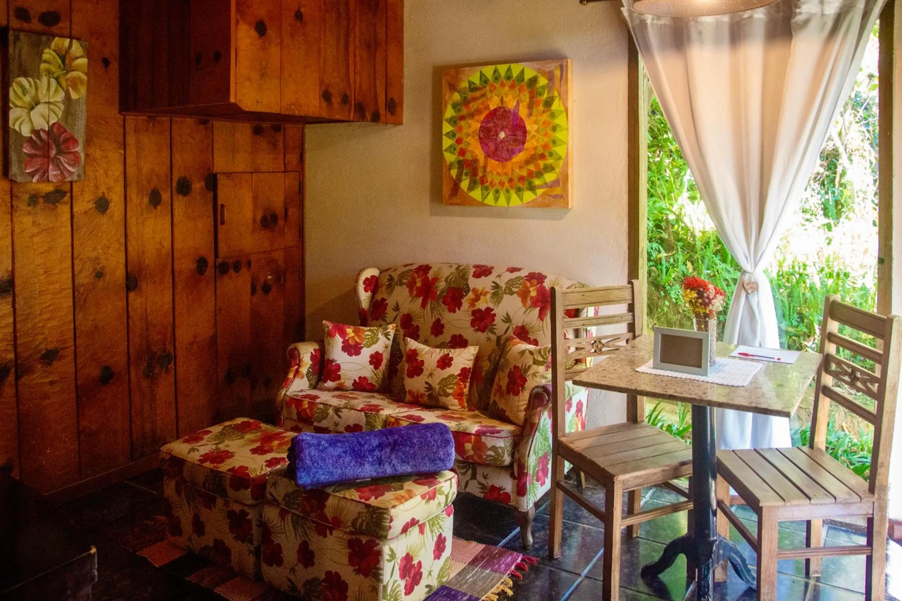 Communal lounge/ TV room in Pousada Moriá