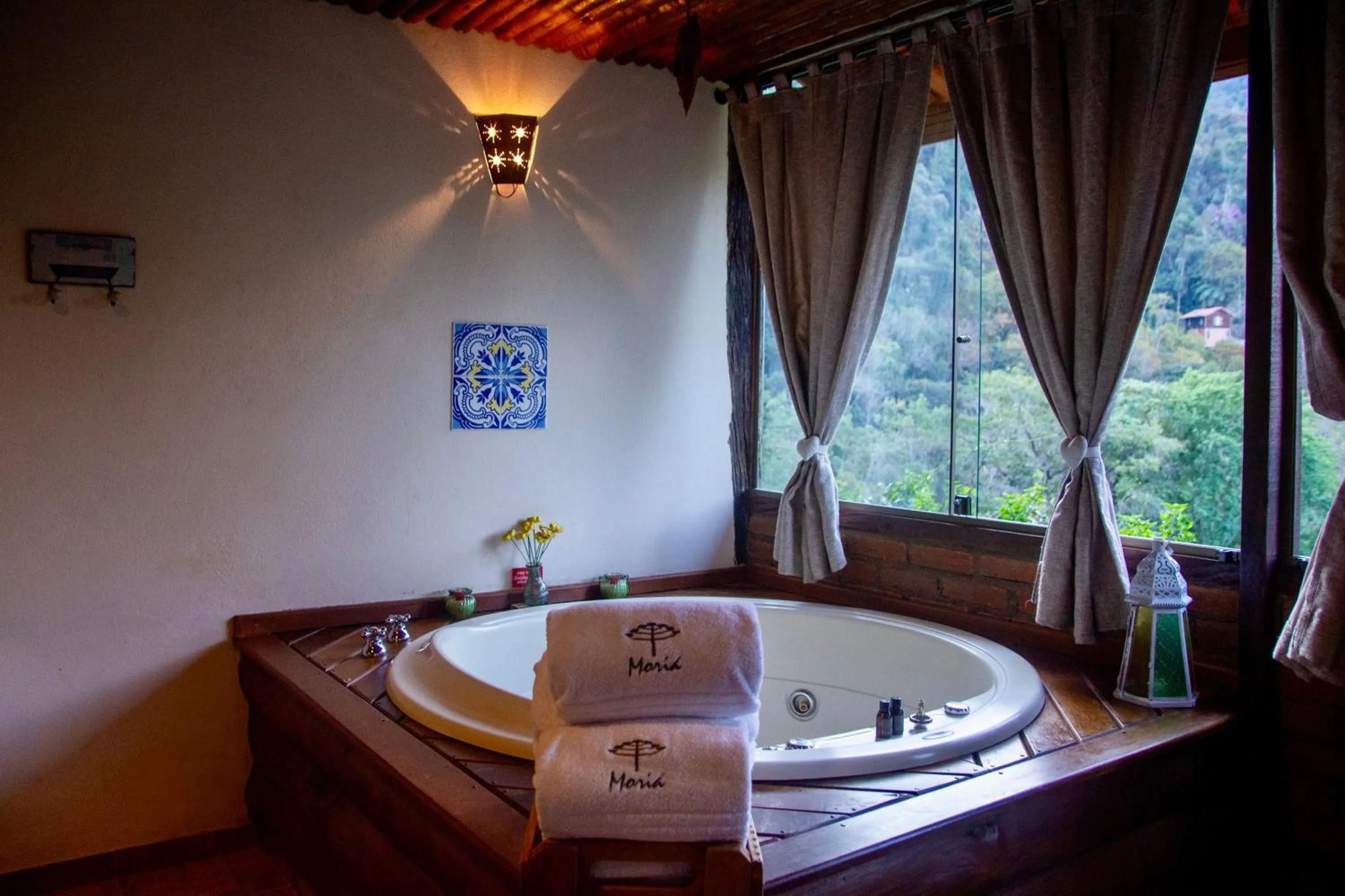 Hot Tub in Pousada Moriá