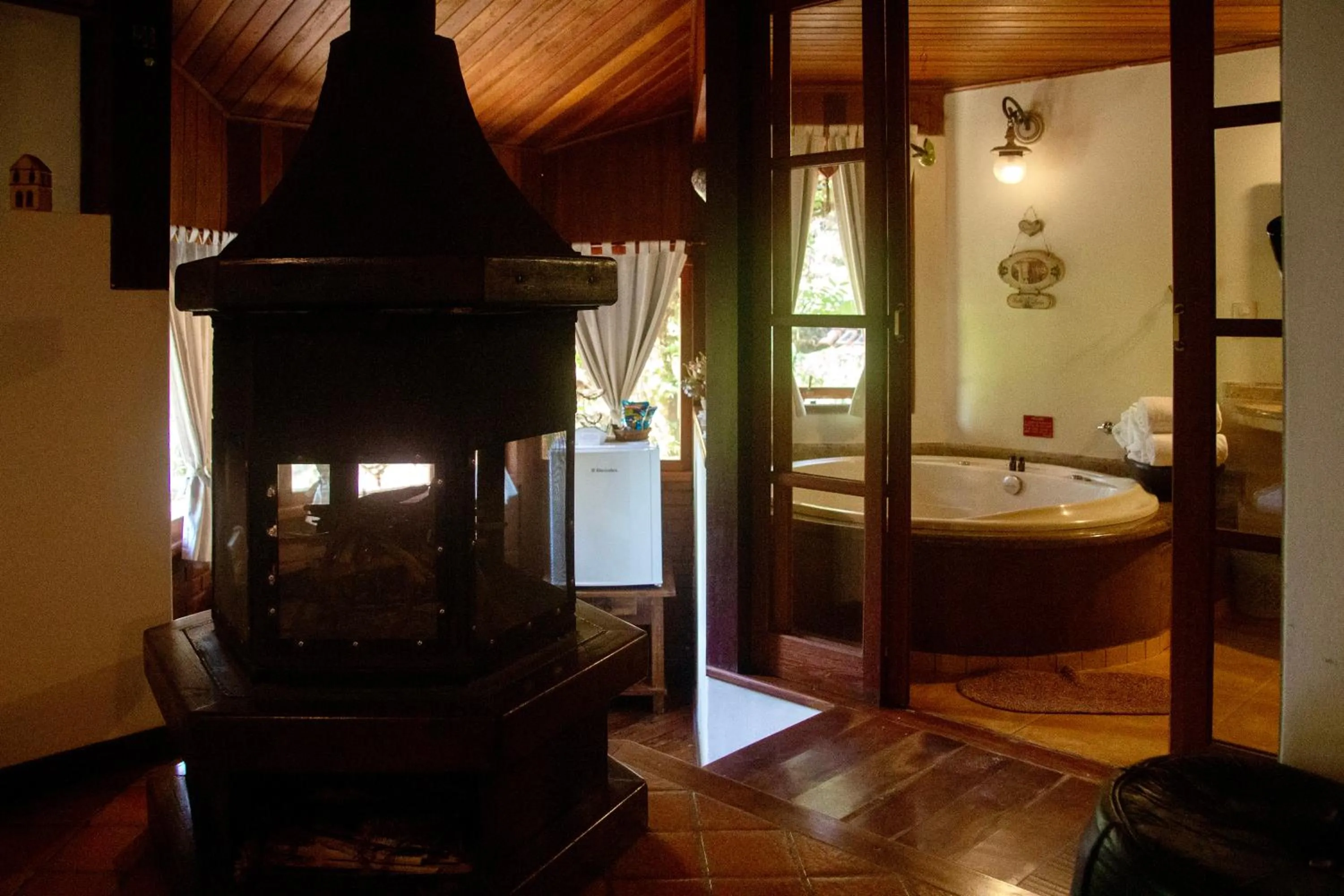 Hot Tub, Bed in Pousada Moriá