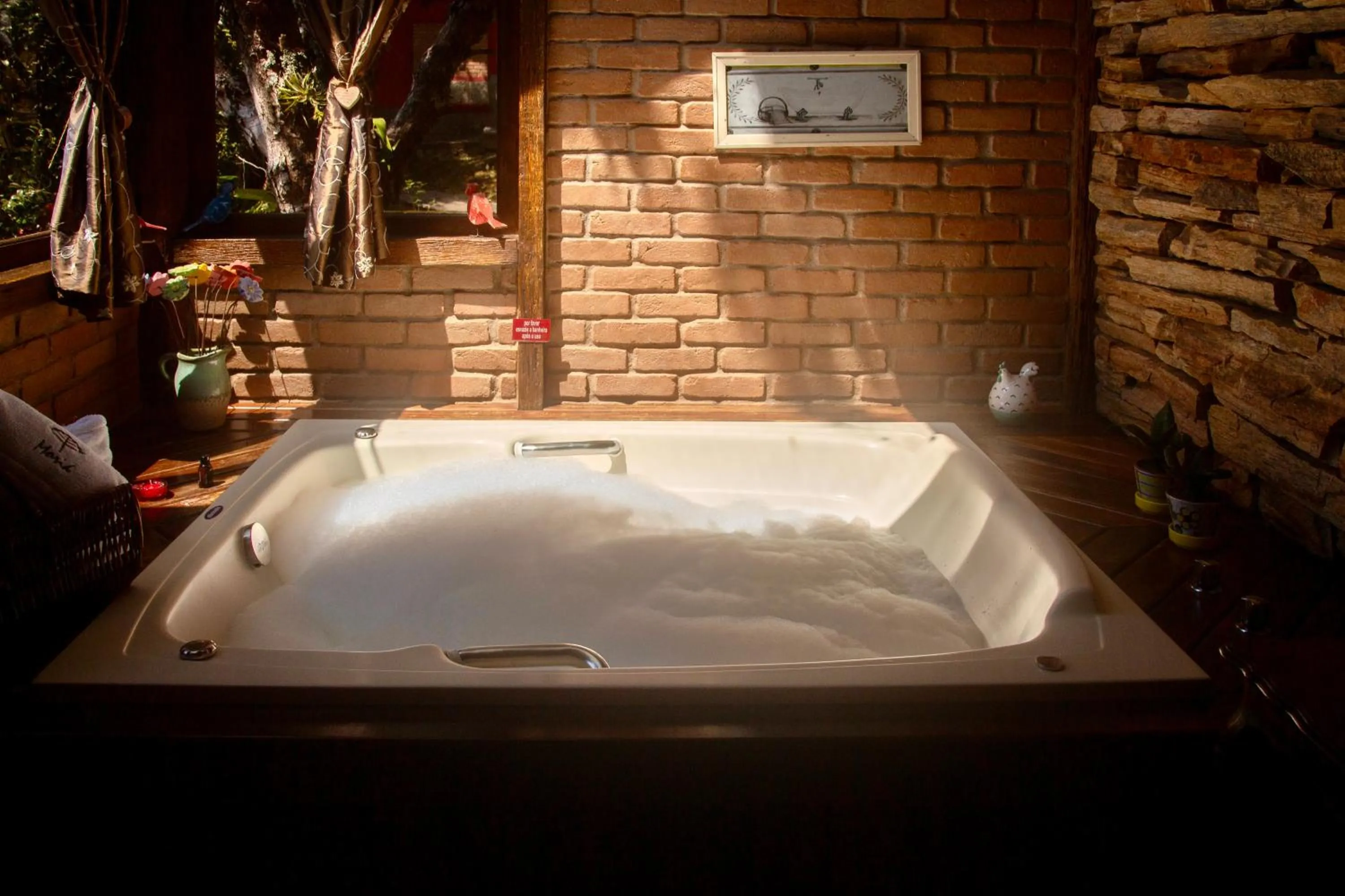 Hot Tub in Pousada Moriá
