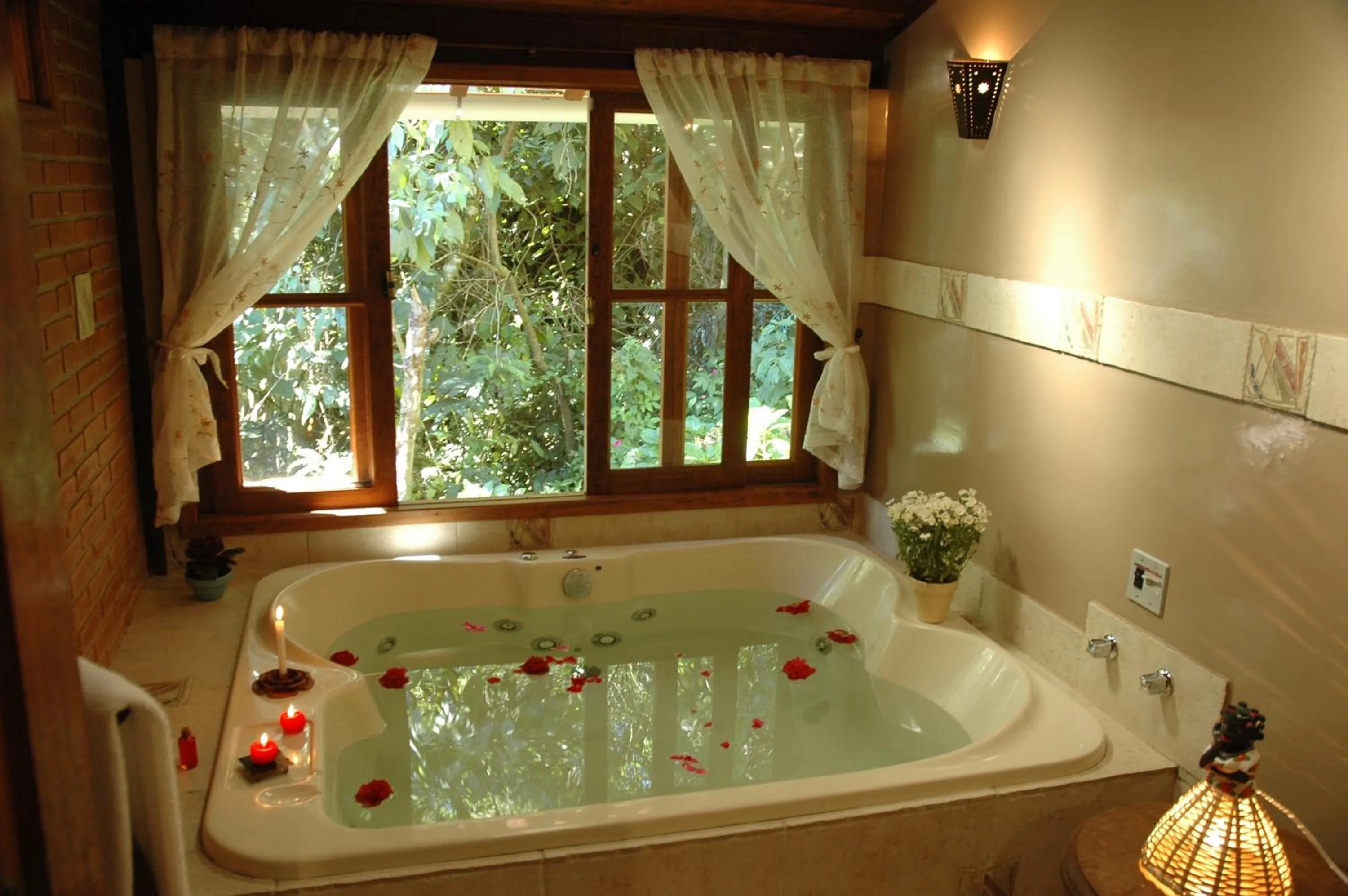 Hot Tub in Pousada Moriá