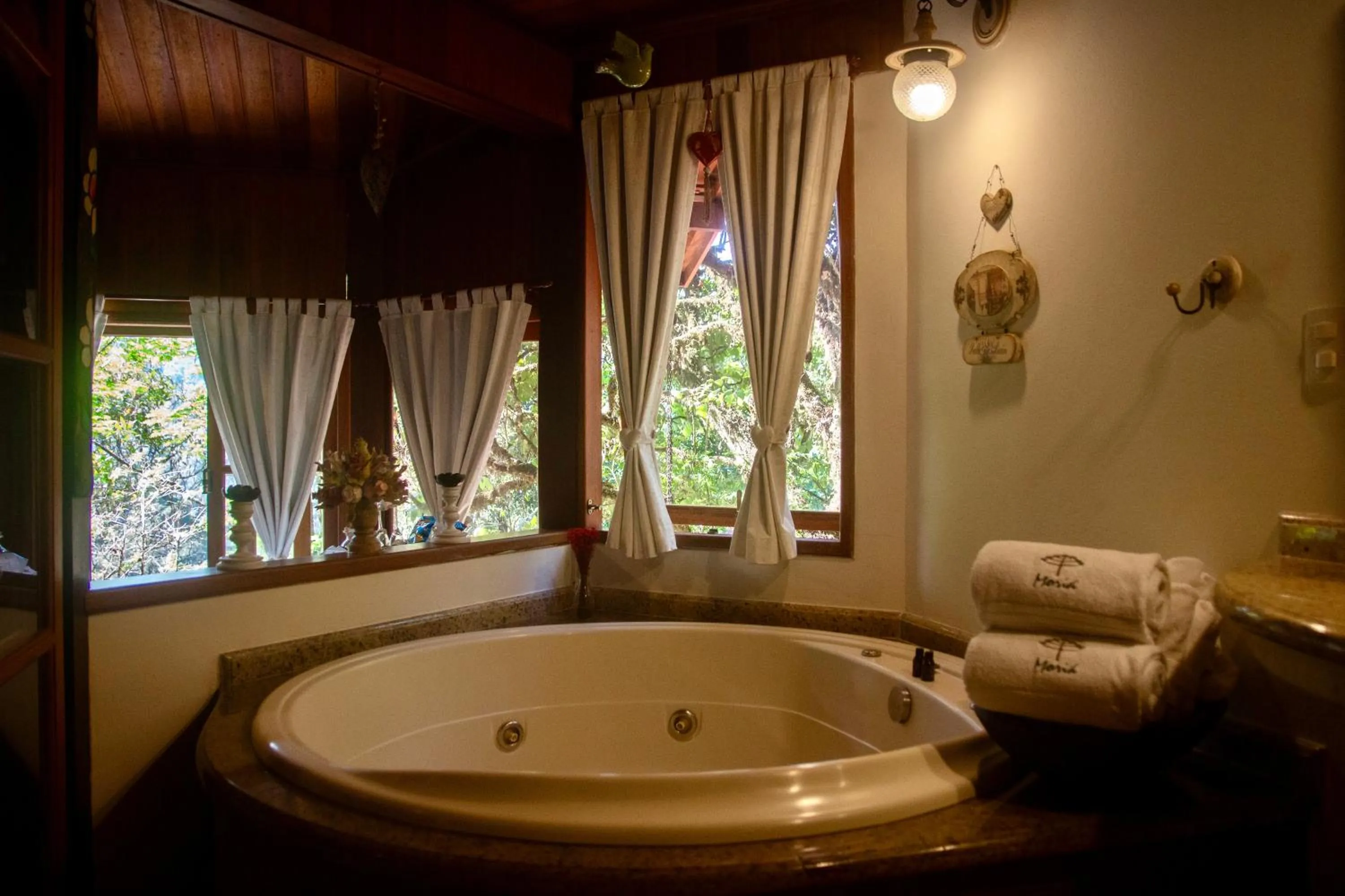 Hot Tub in Pousada Moriá