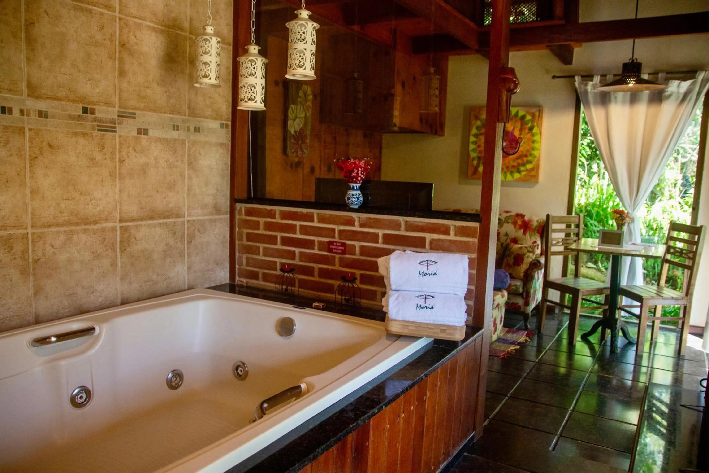 Hot Tub in Pousada Moriá