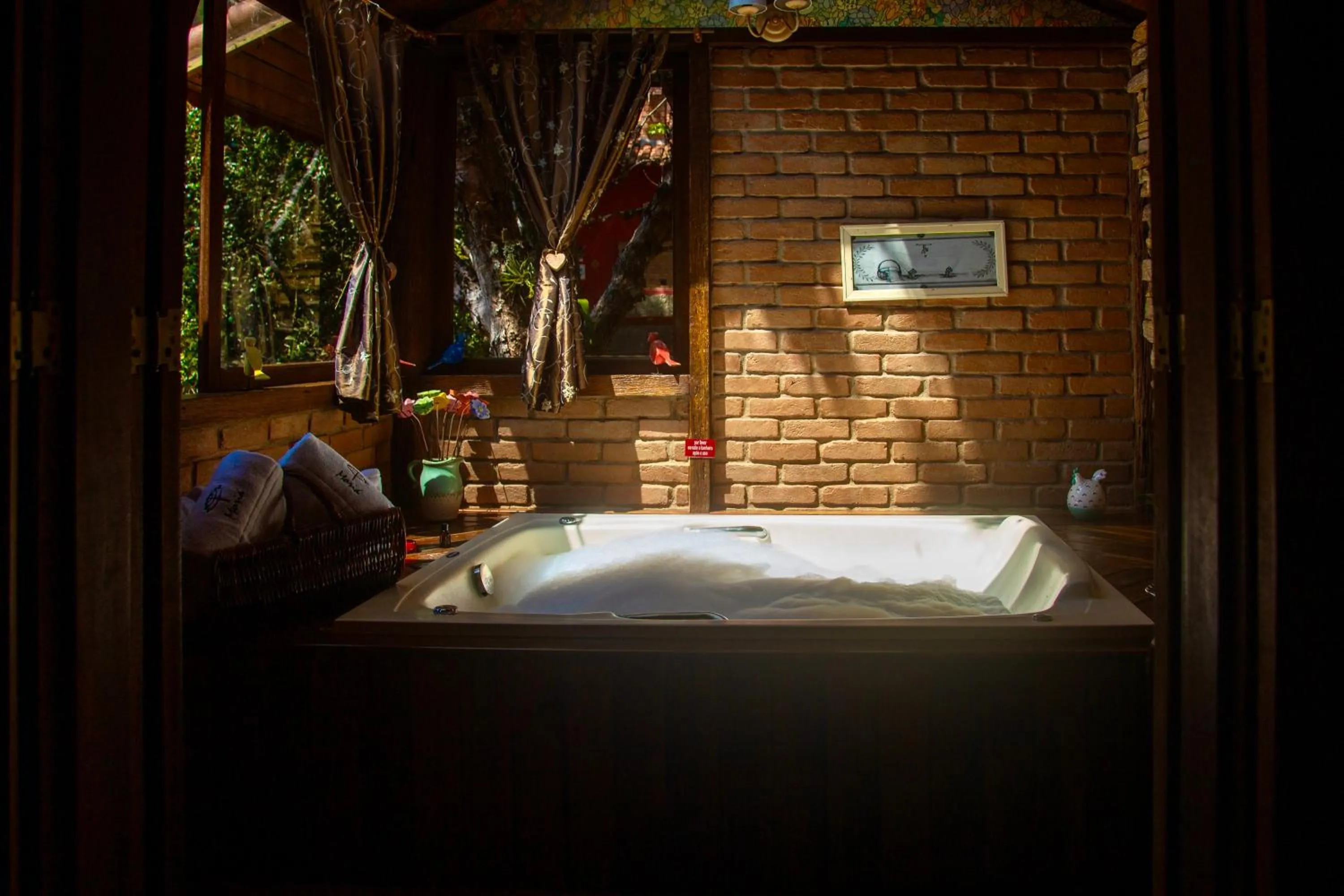 Hot Tub in Pousada Moriá