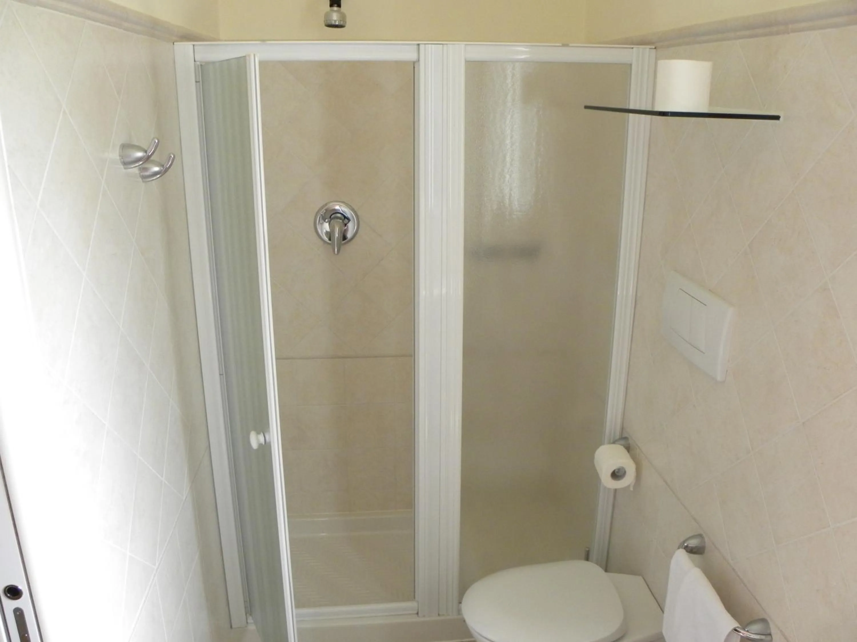 Shower in Hotel Donegal