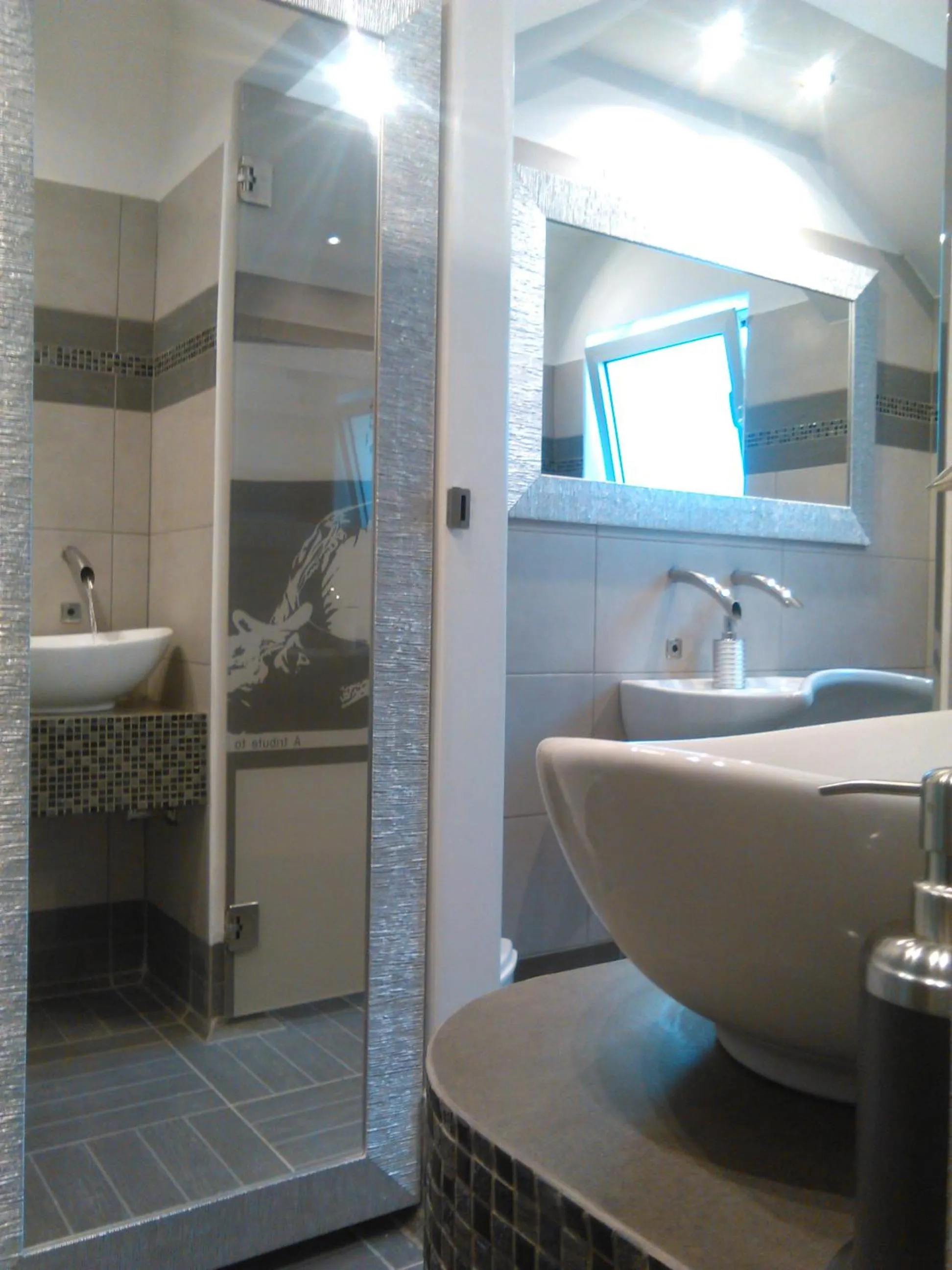 Toilet in Hotel Donegal