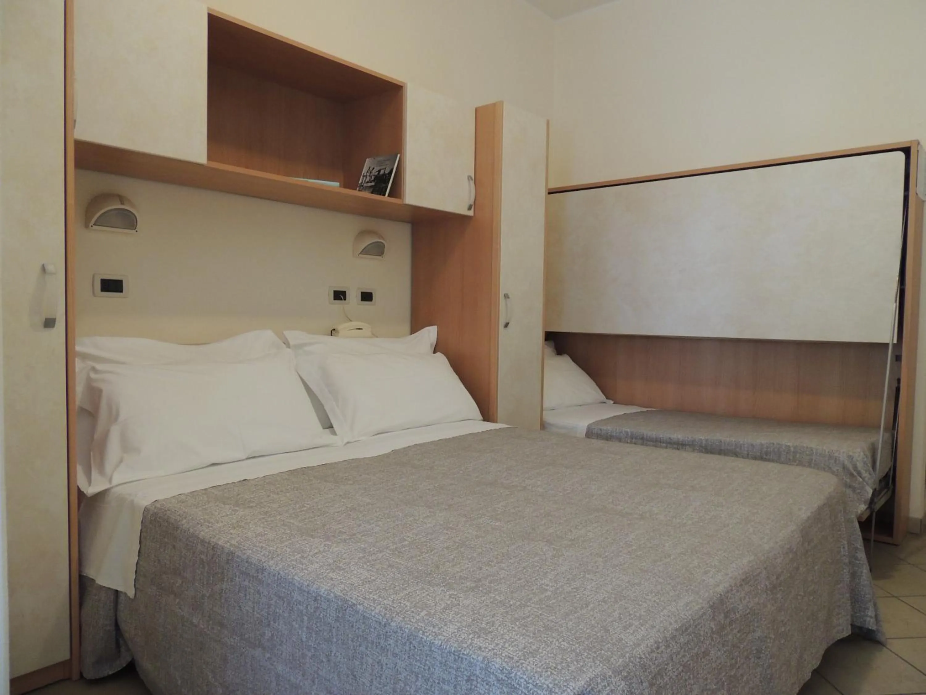 Day, Bed in Hotel Donegal