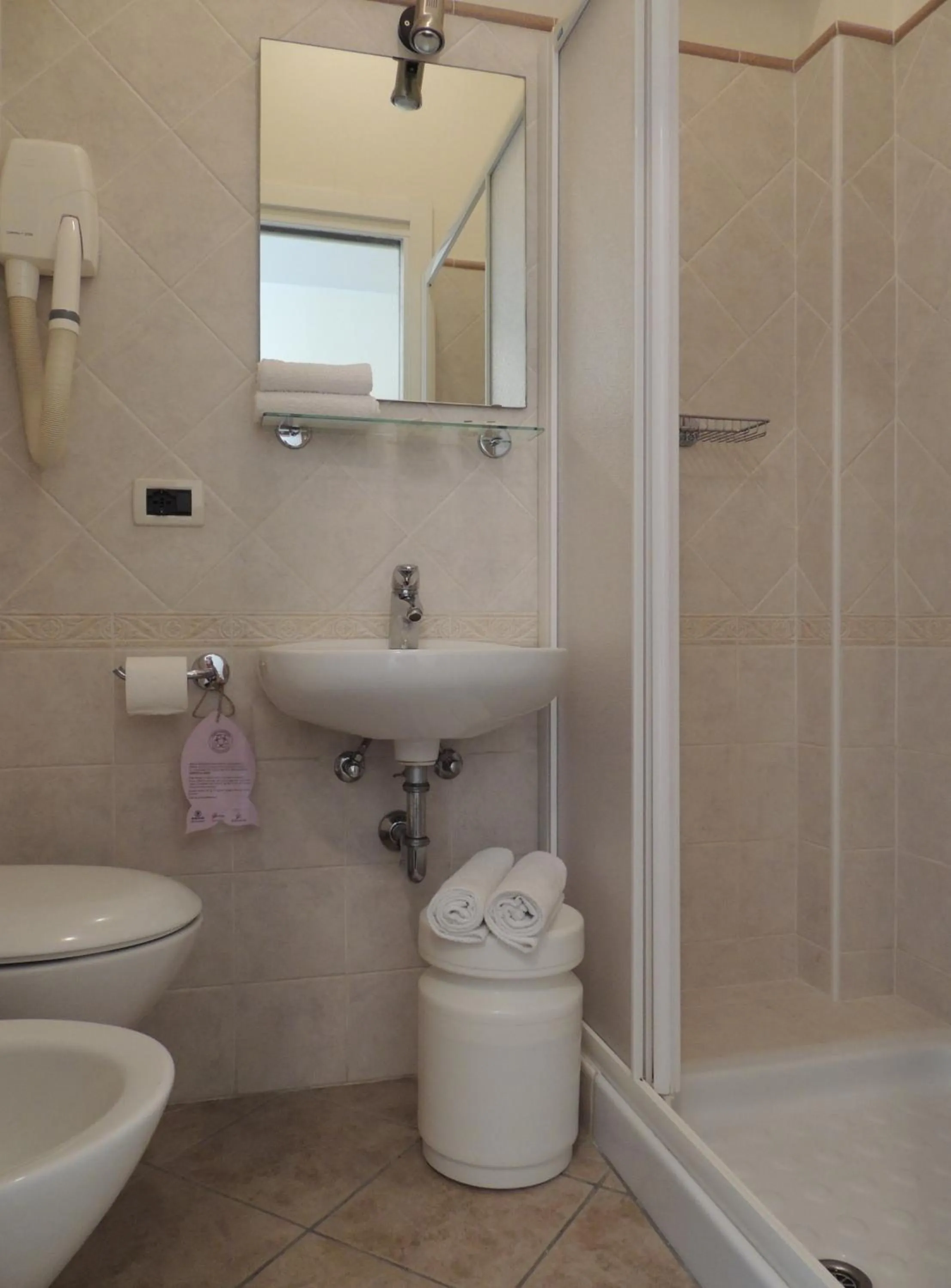 Shower in Hotel Donegal