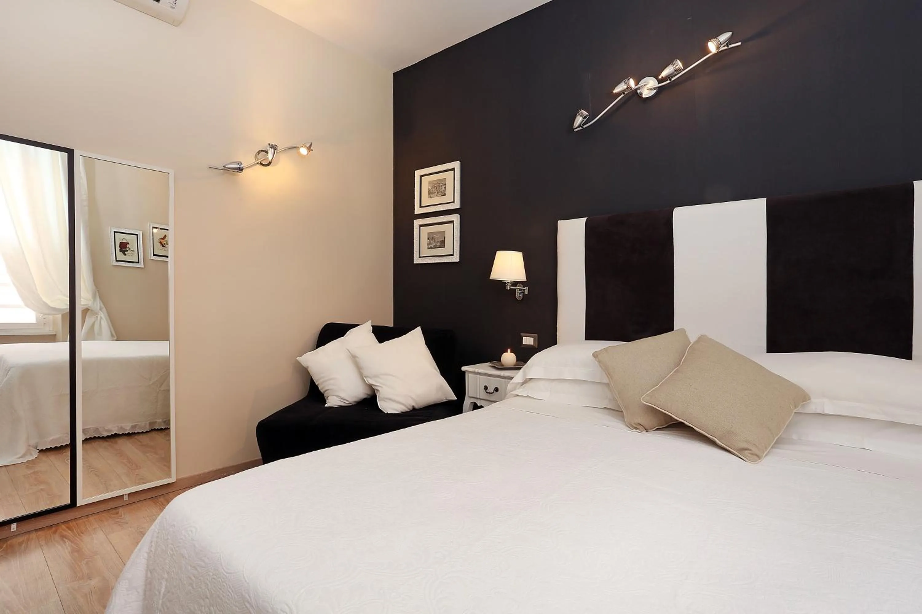 Bedroom, Bed in Daplace - HQH Colosseo