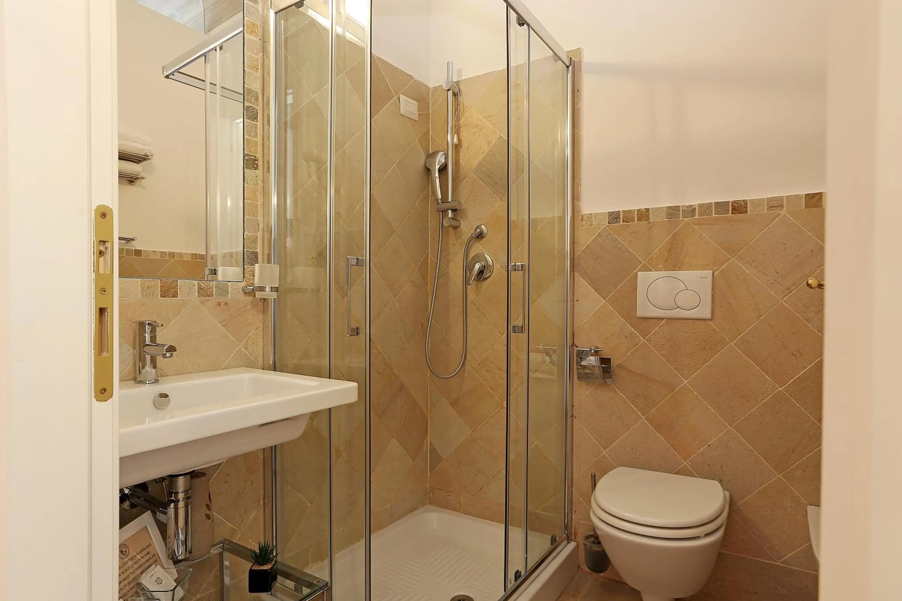 Bathroom in Daplace - HQH Colosseo