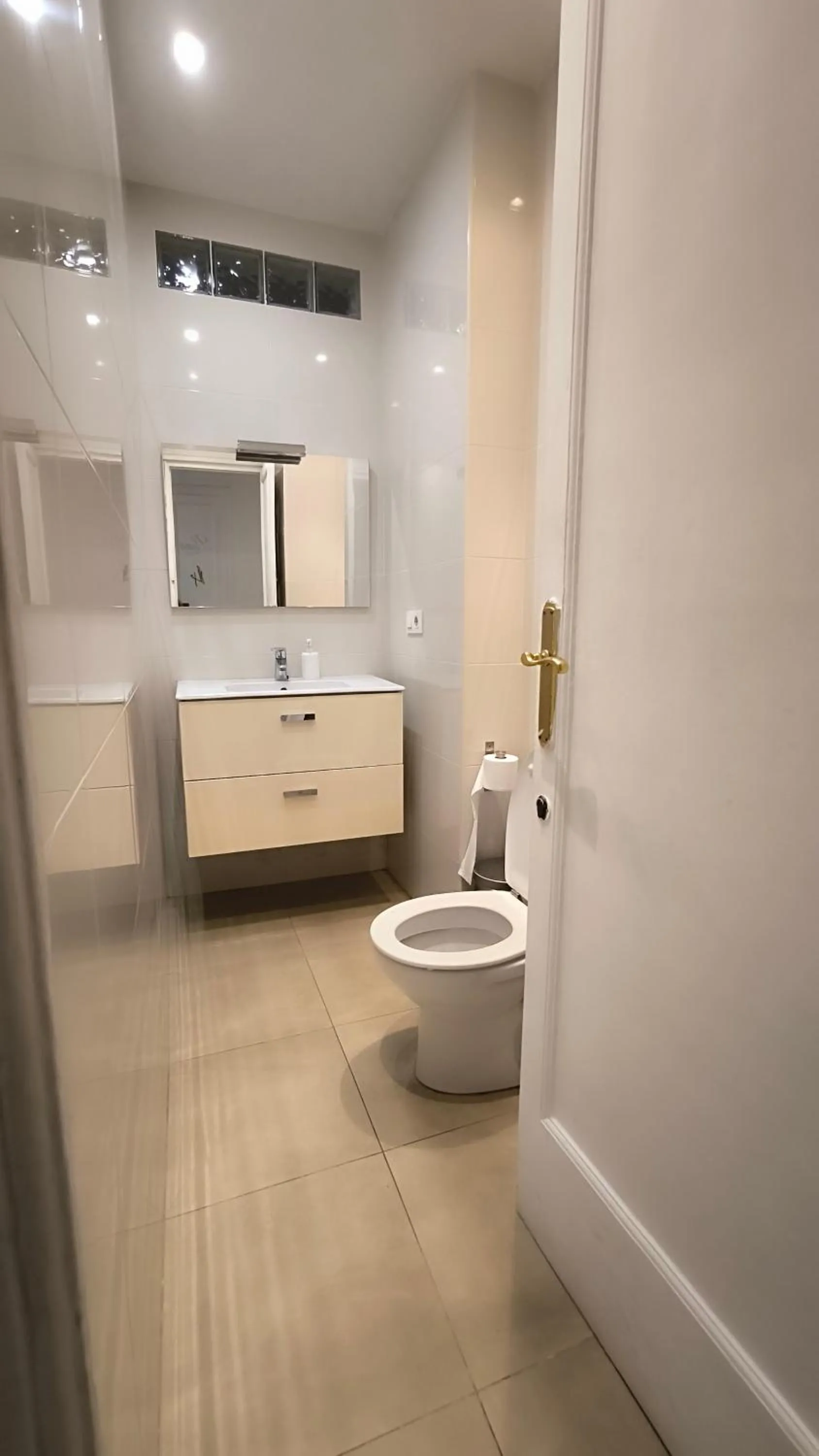 Toilet in 7 Moons B&B