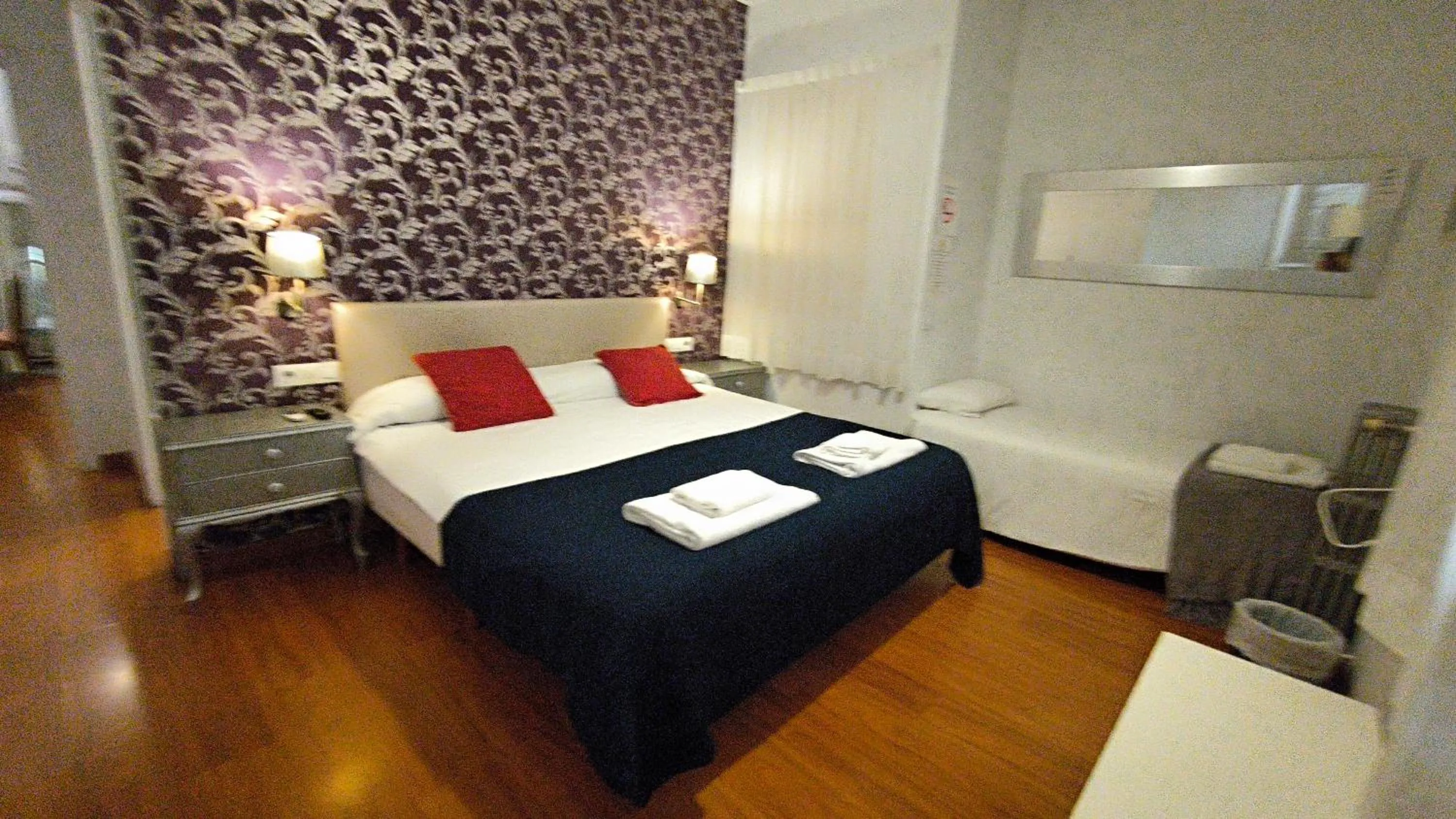 Bedroom, Bed in 7 Moons B&B