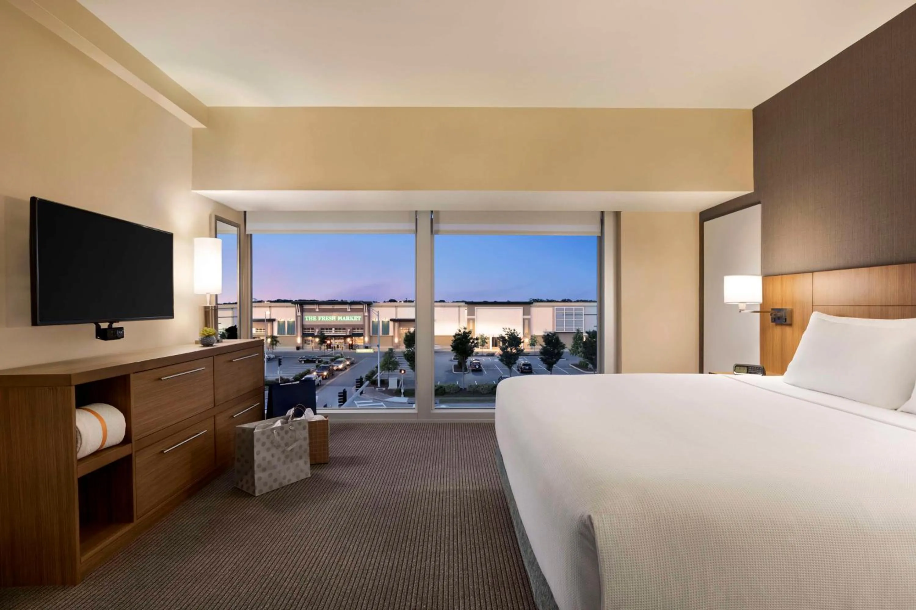 Photo of the whole room, Bed in Hyatt Place Virginia Beach Town Center