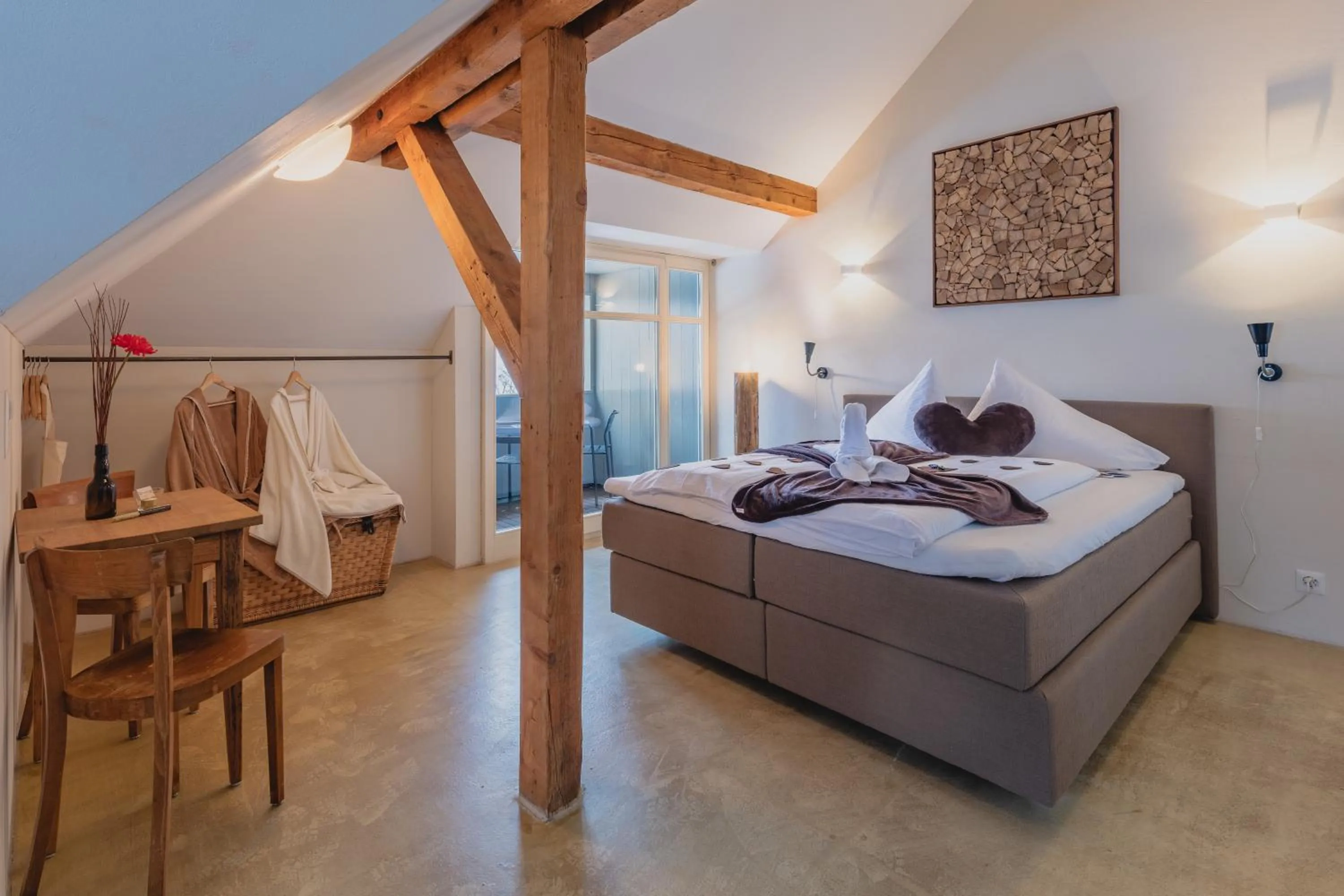 Balcony/Terrace, Bed in Apart Hotel Wetterhorn