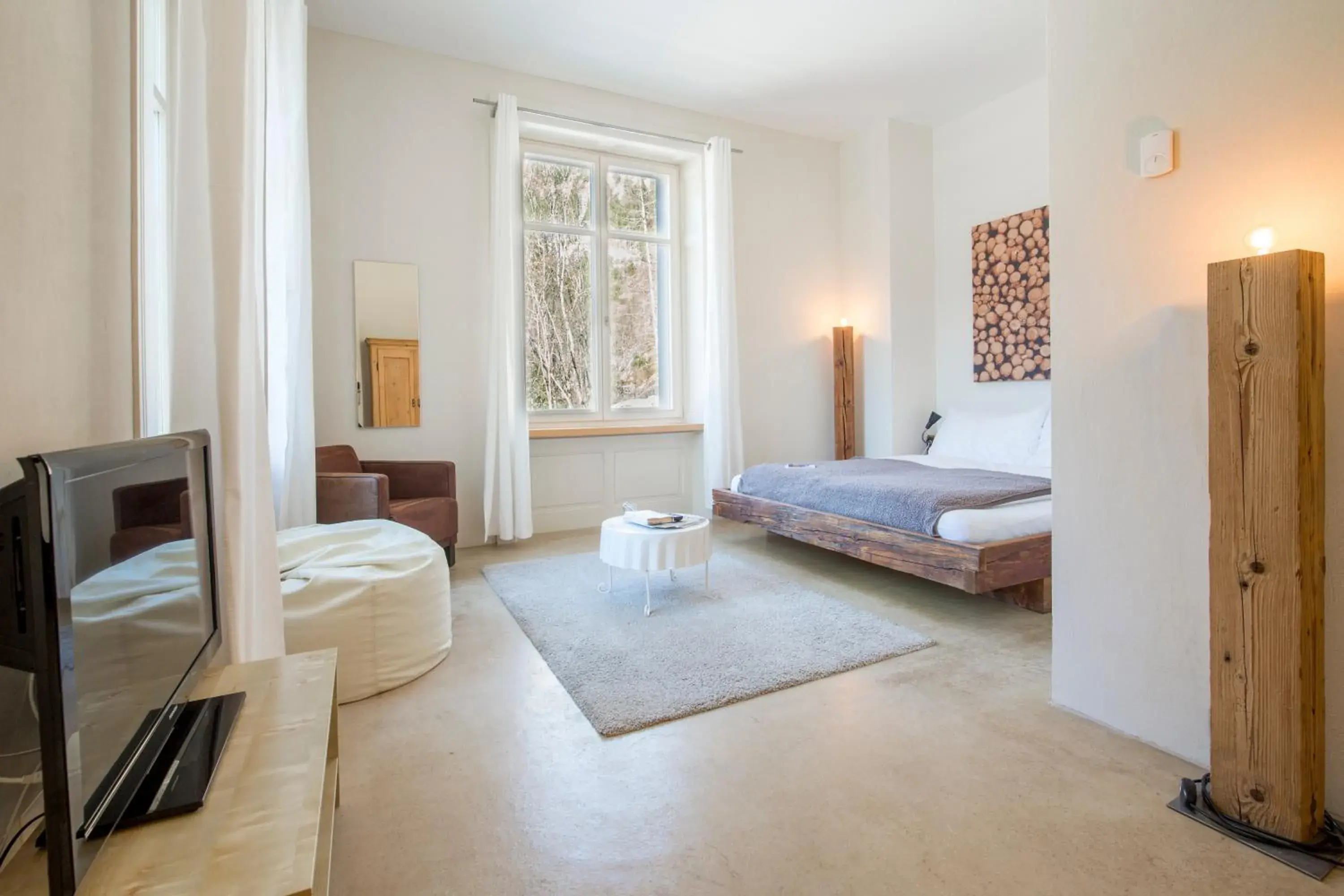 Budget Double Room in Apart Hotel Wetterhorn Budget Double Room in Apart Hotel Wetterhorn