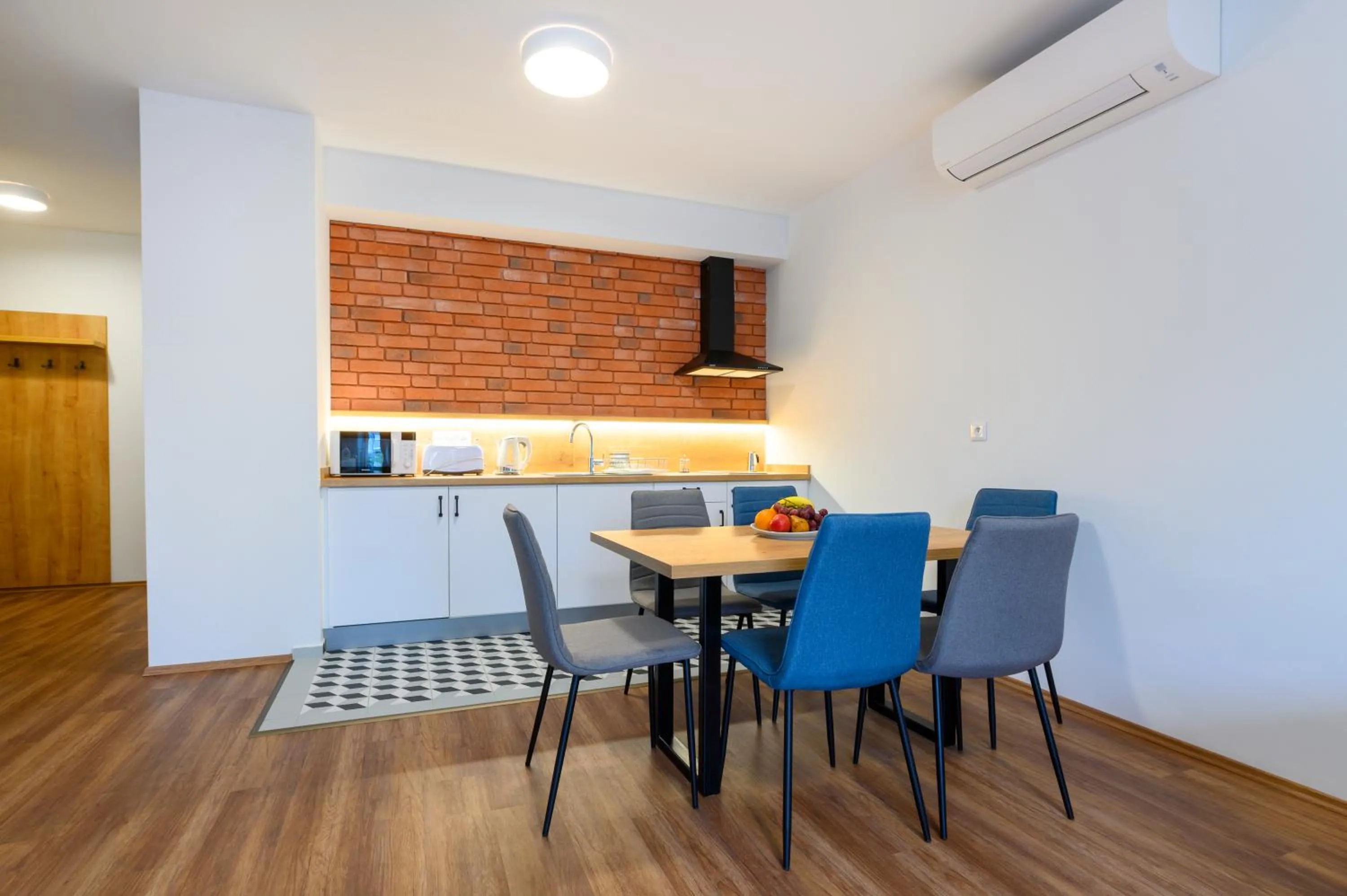 Coffee/tea facilities in Berill Suites