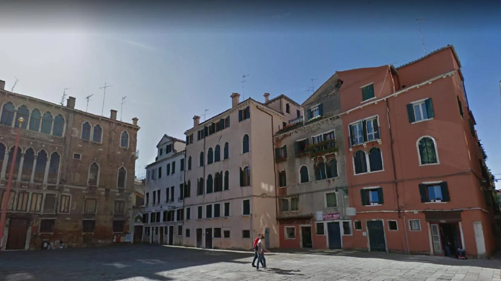 Property building in La Tana Cozy Apartment in Campo San Maurizio
