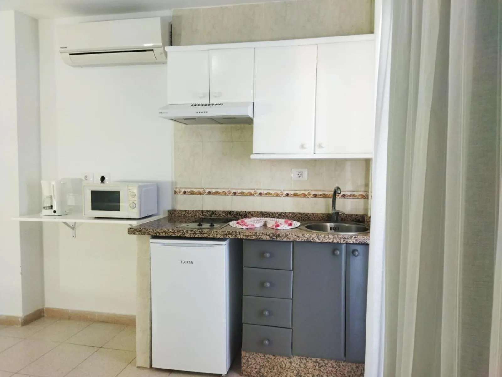 Kitchen or kitchenette in Apartamentos Pez Azul