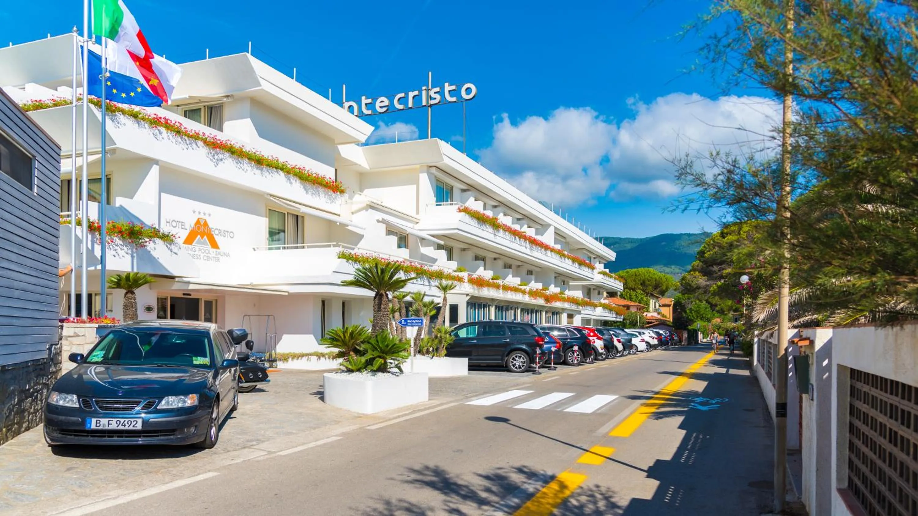 Facade/entrance in Hotel Montecristo