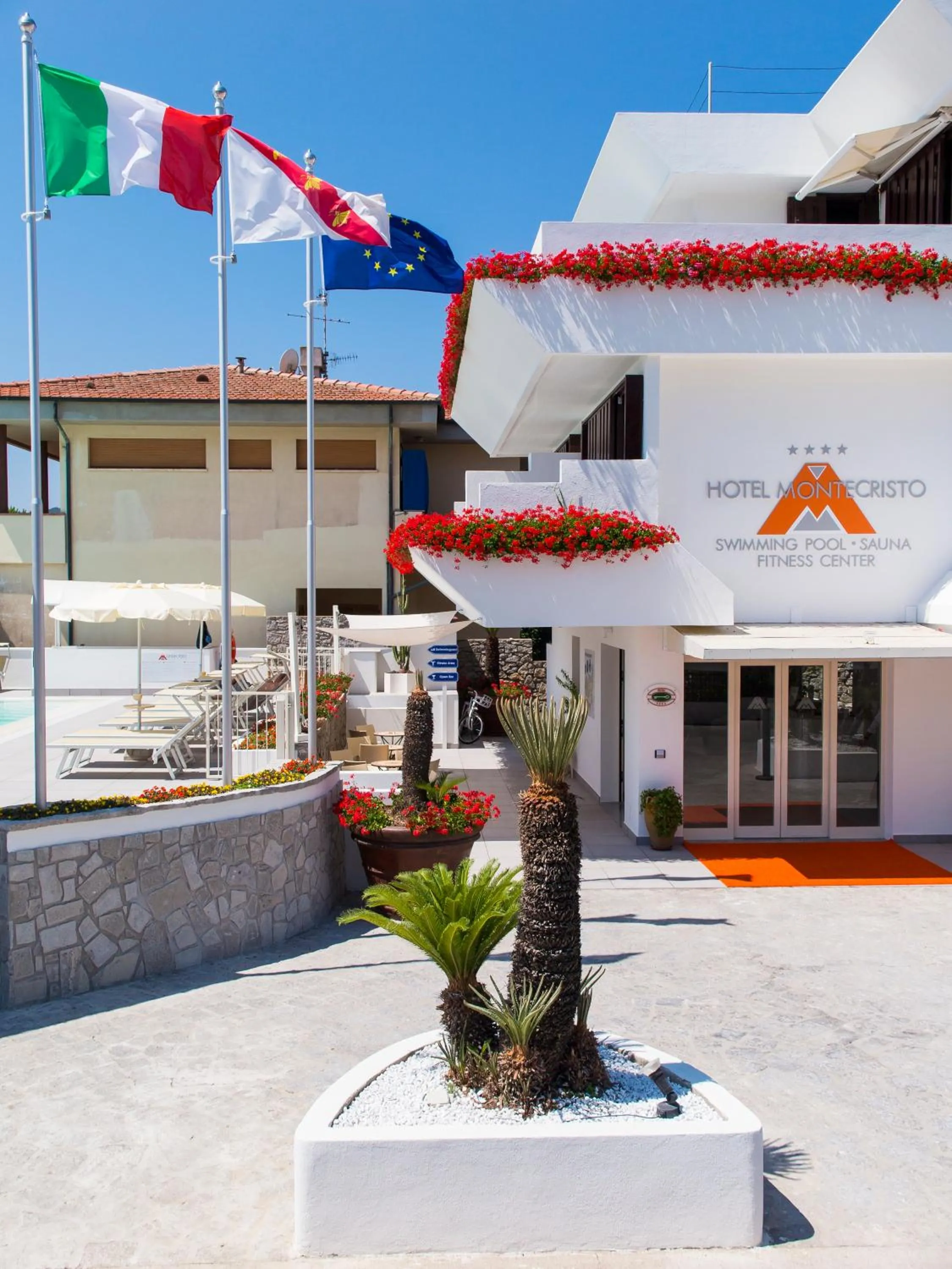 Facade/entrance in Hotel Montecristo