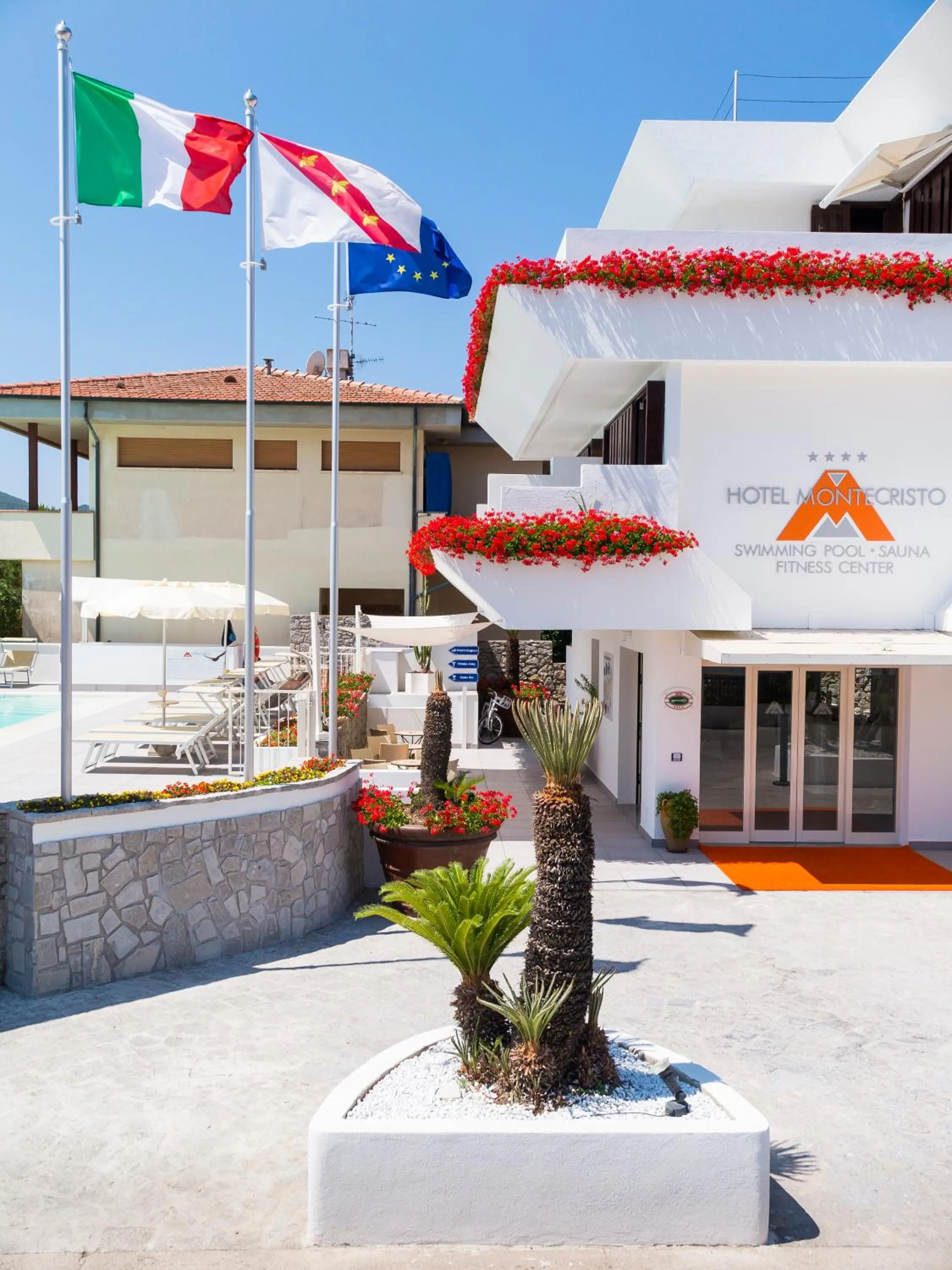 Facade/entrance in Hotel Montecristo