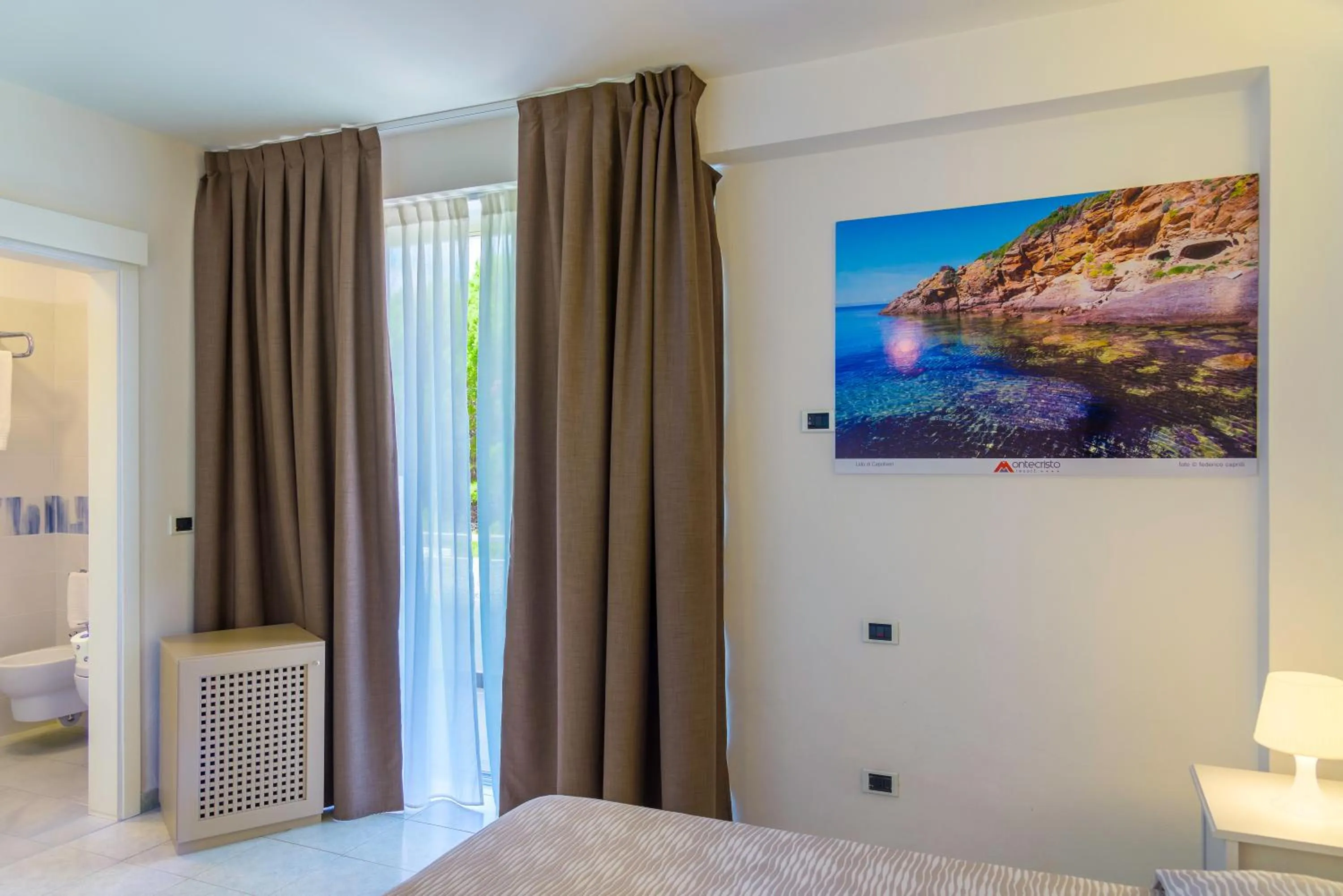 Spring, Bed in Hotel Montecristo