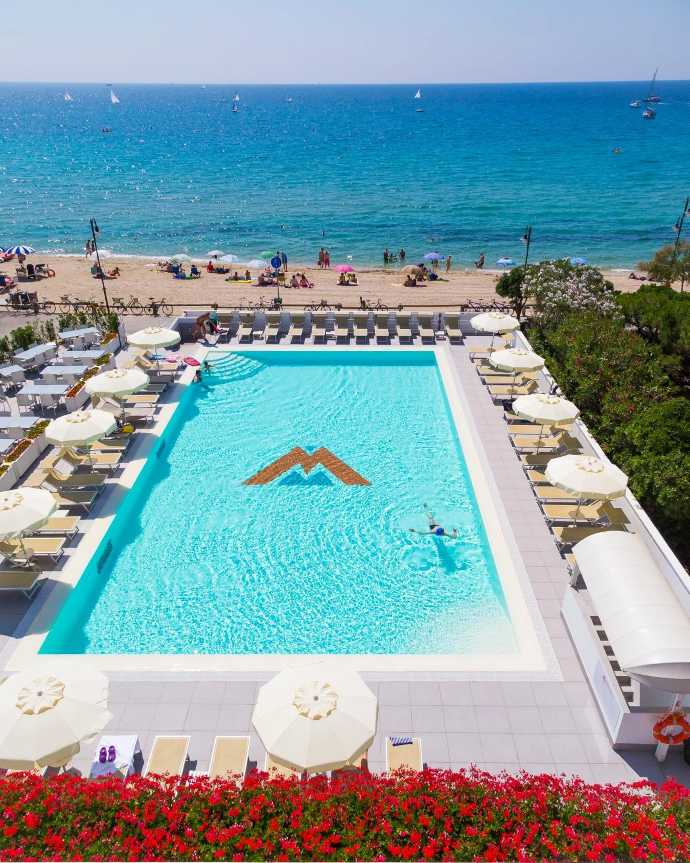 Restaurant/places to eat in Hotel Montecristo