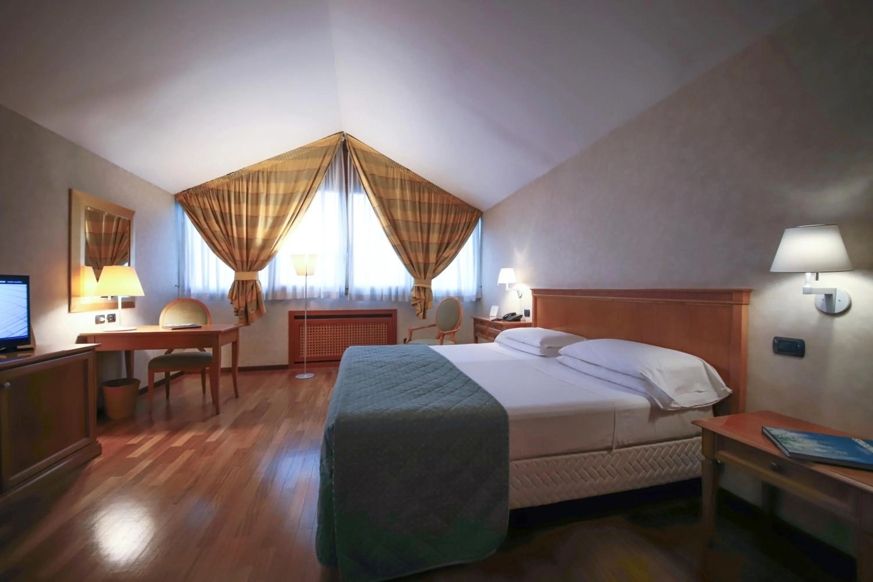 Bed in Monica Hotel Fiera