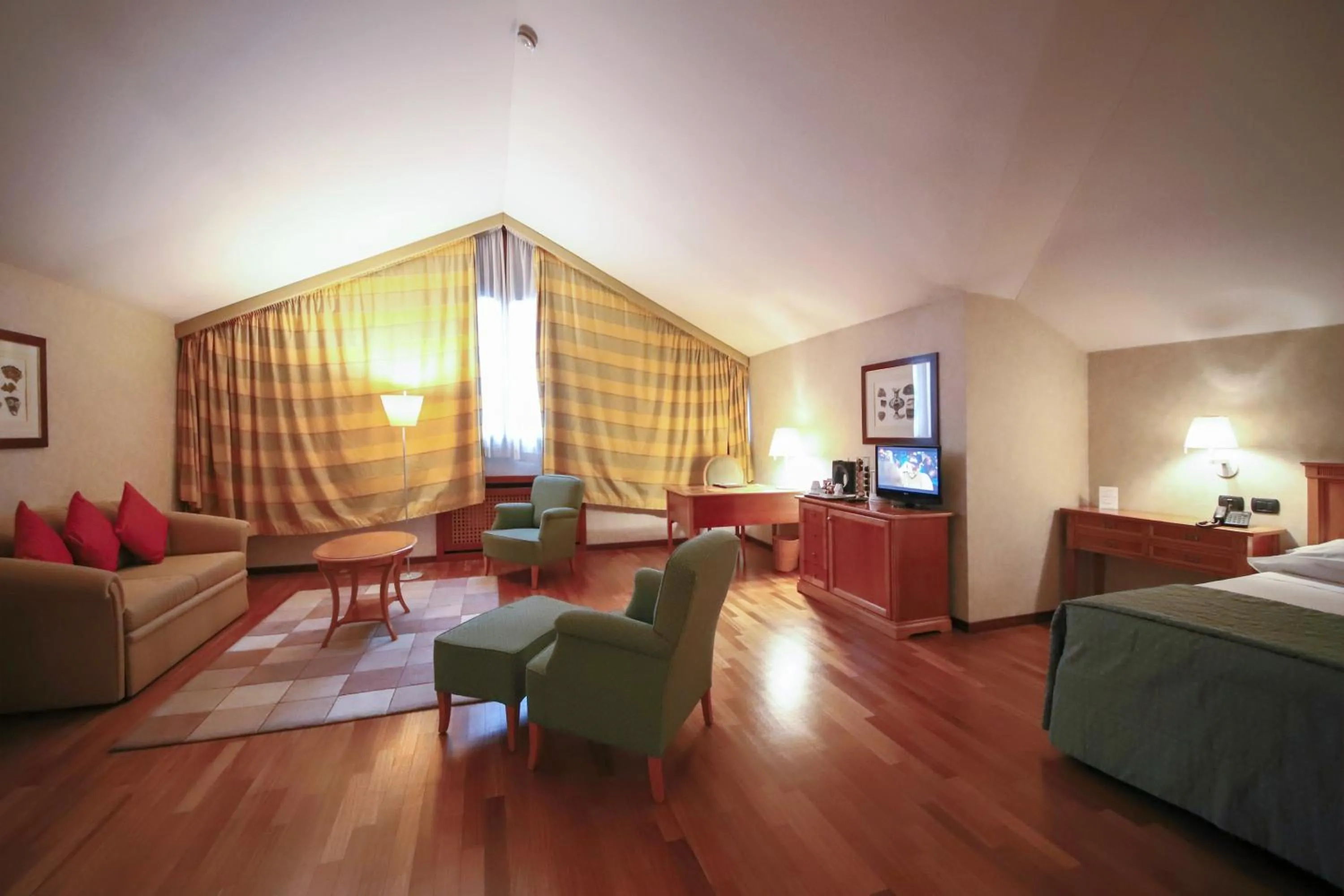 Living room, Bed in Monica Hotel Fiera