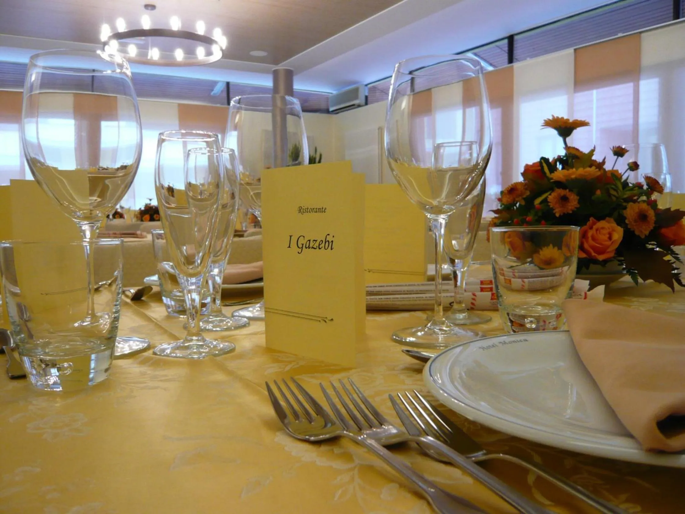 Restaurant/places to eat in Monica Hotel Fiera