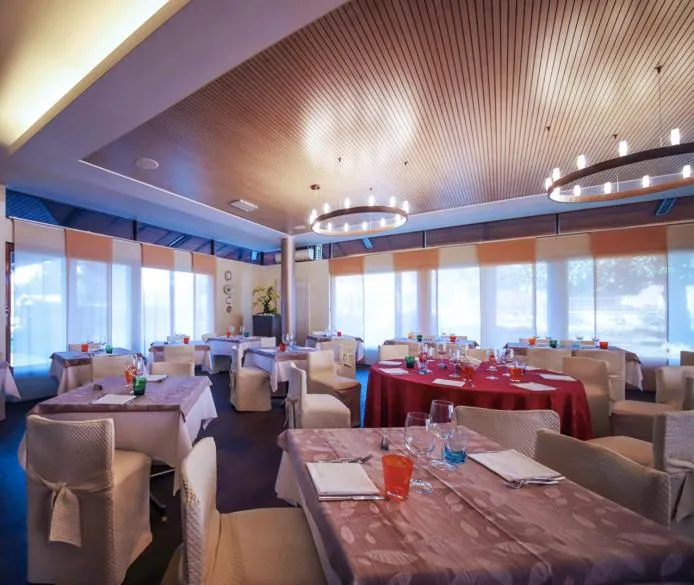 Restaurant/places to eat in Monica Hotel Fiera