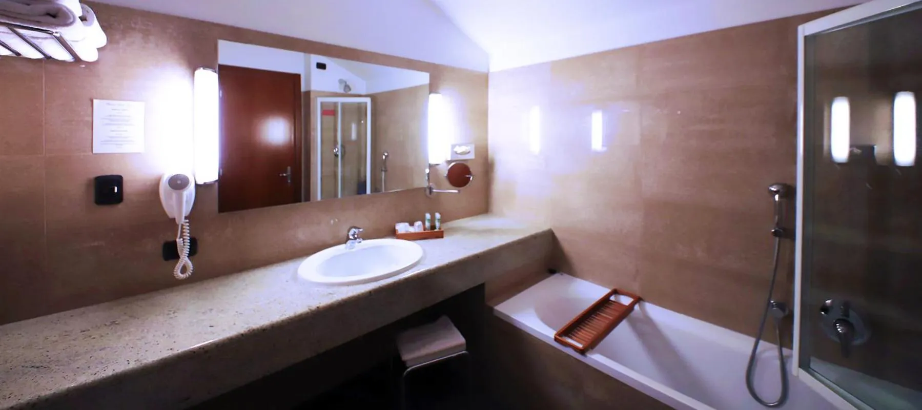 Shower in Monica Hotel Fiera