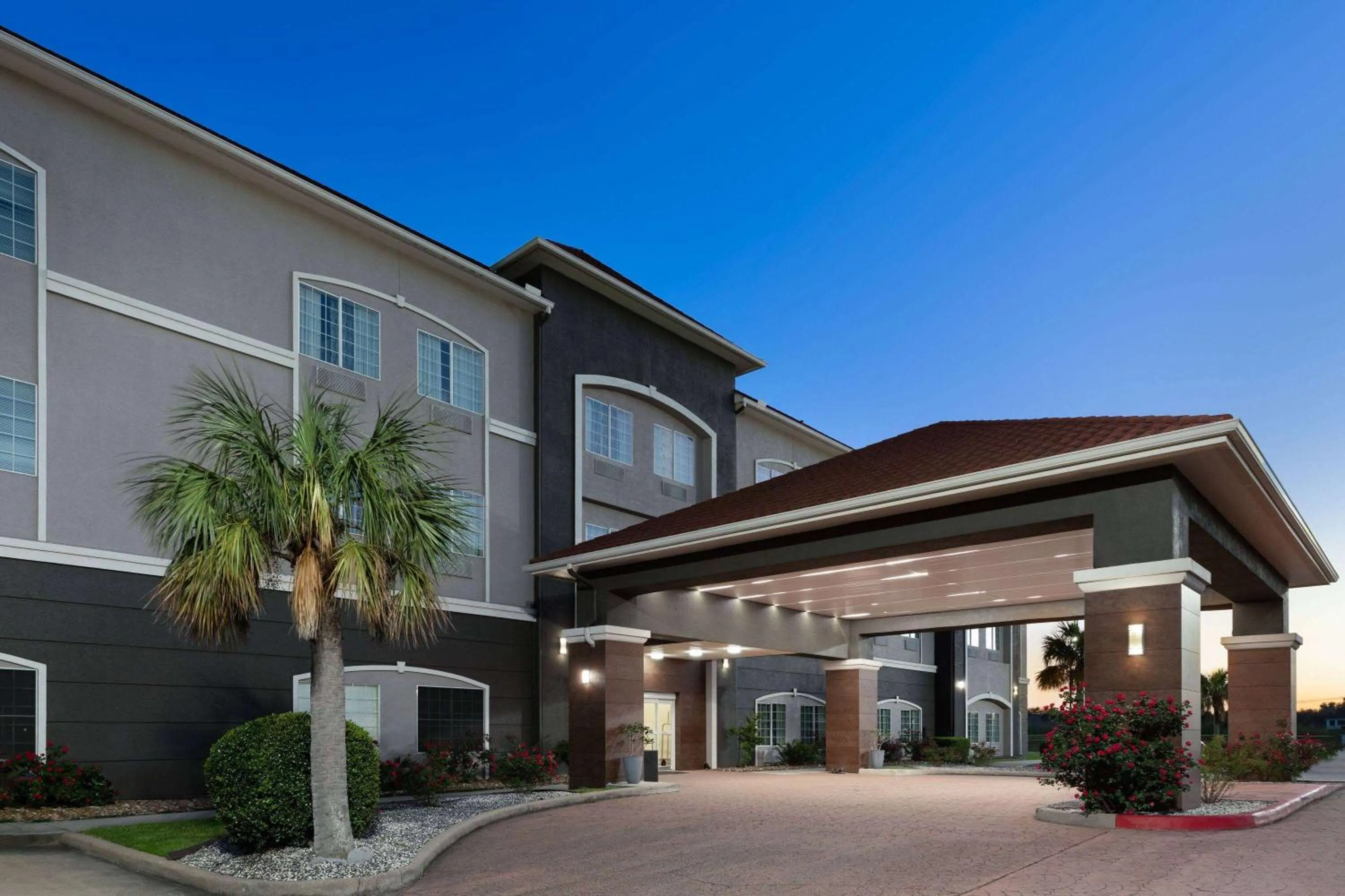 Property building in La Quinta by Wyndham Deer Park