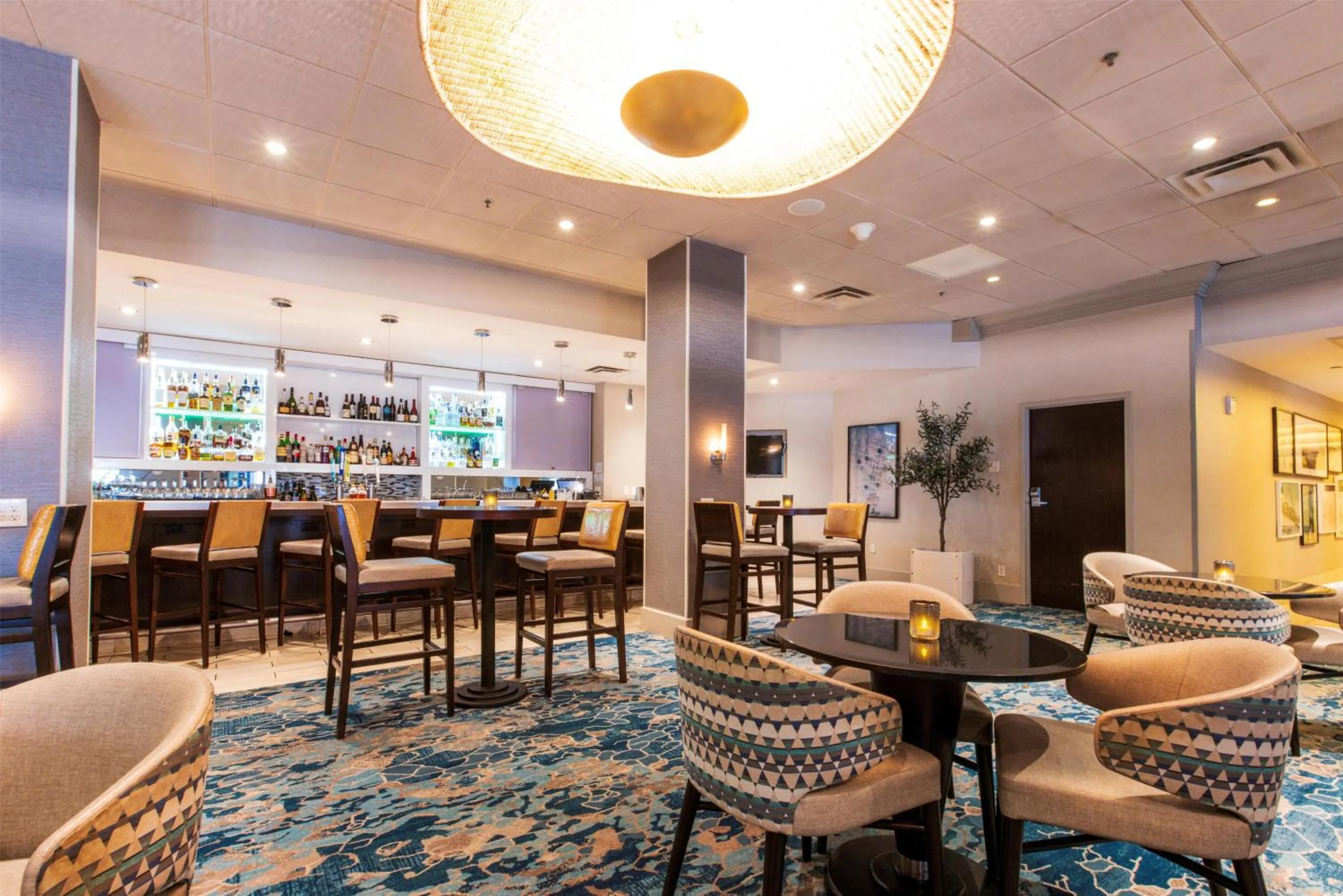 Lounge or bar in Hilton Tampa Downtown