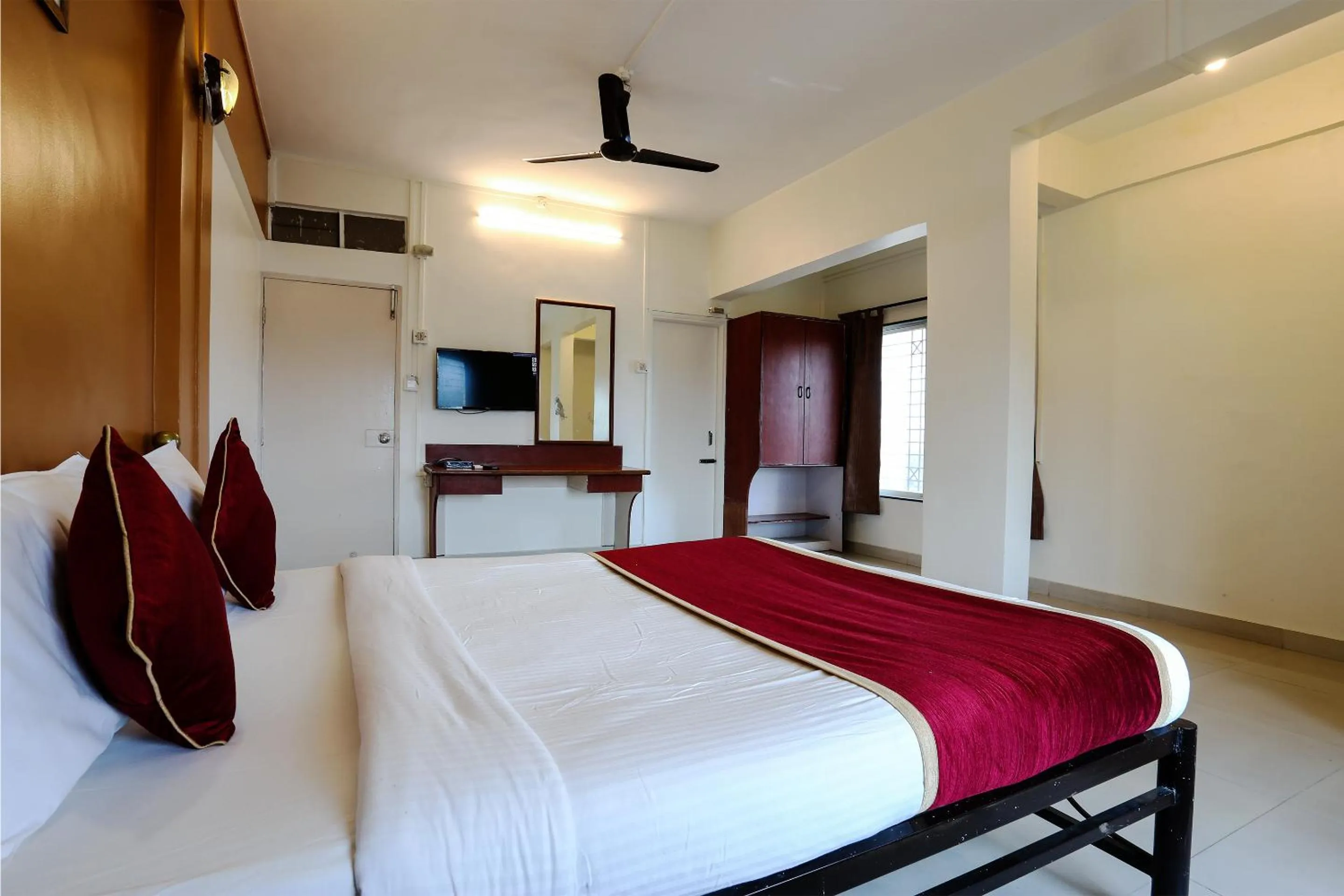 Bed in HMR Hotels - Hotel HMR Royal Inn