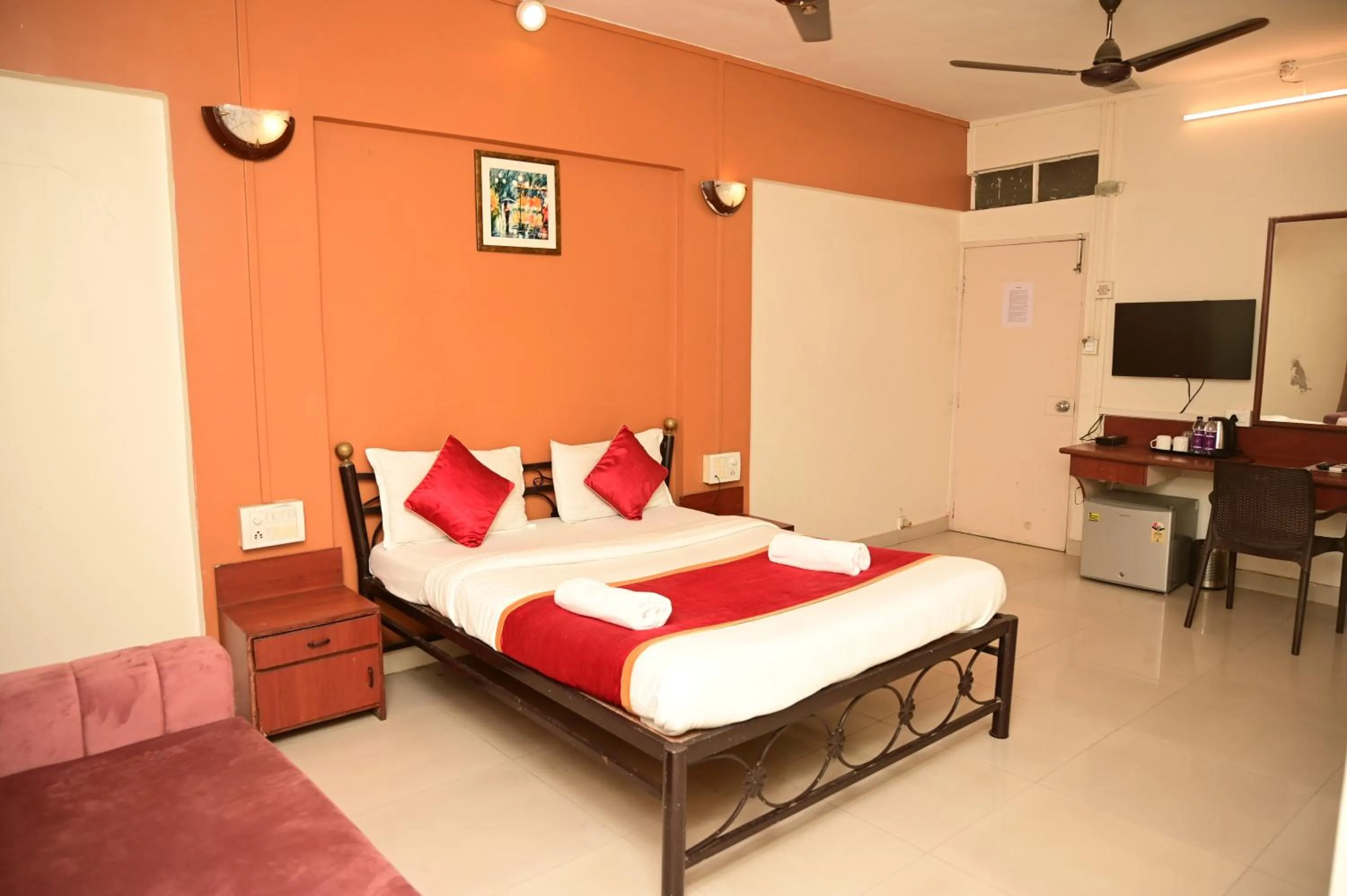 Bed in HMR Hotels - Hotel HMR Royal Inn