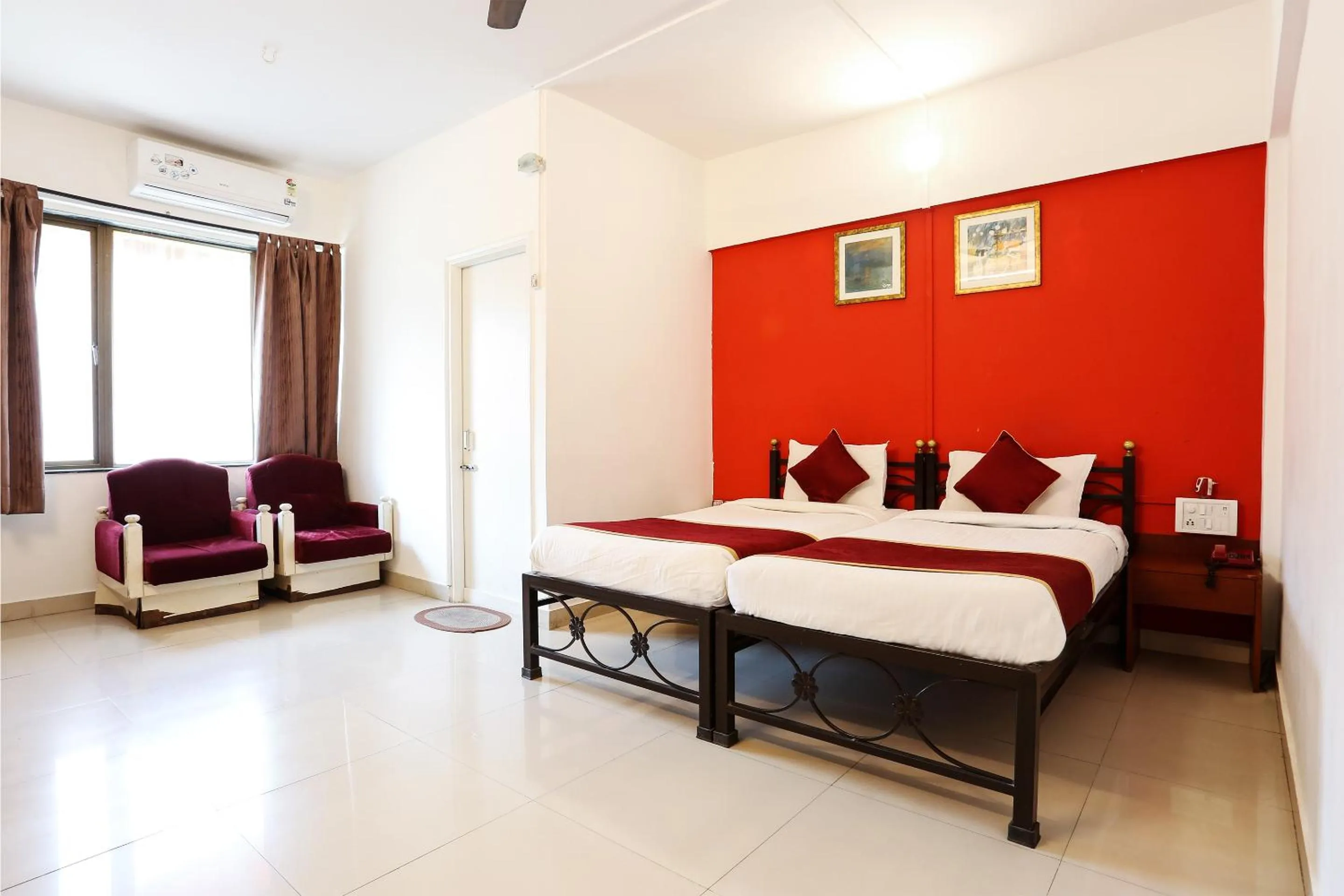 Bed in HMR Hotels - Hotel HMR Royal Inn