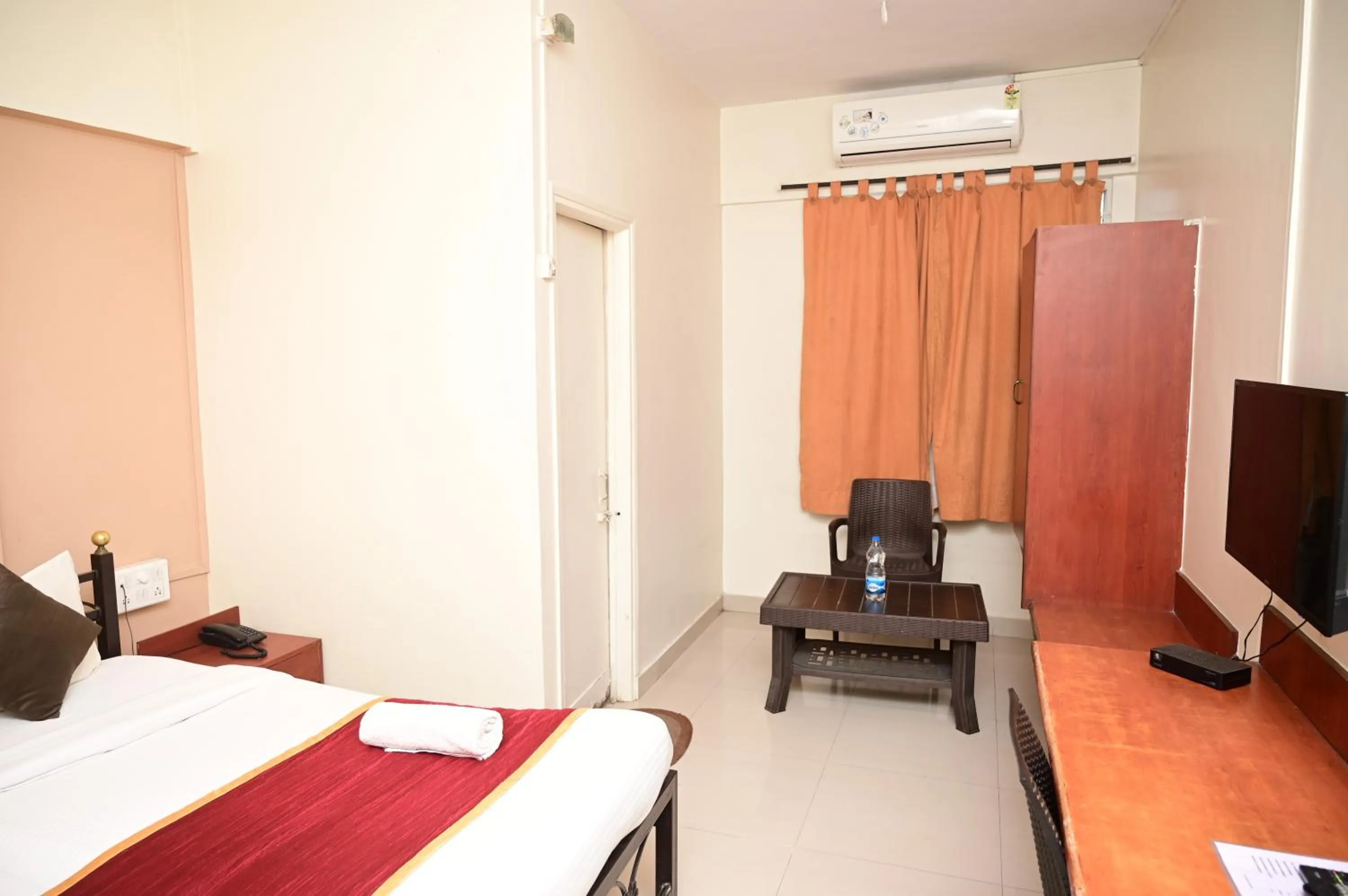 Bed in HMR Hotels - Hotel HMR Royal Inn