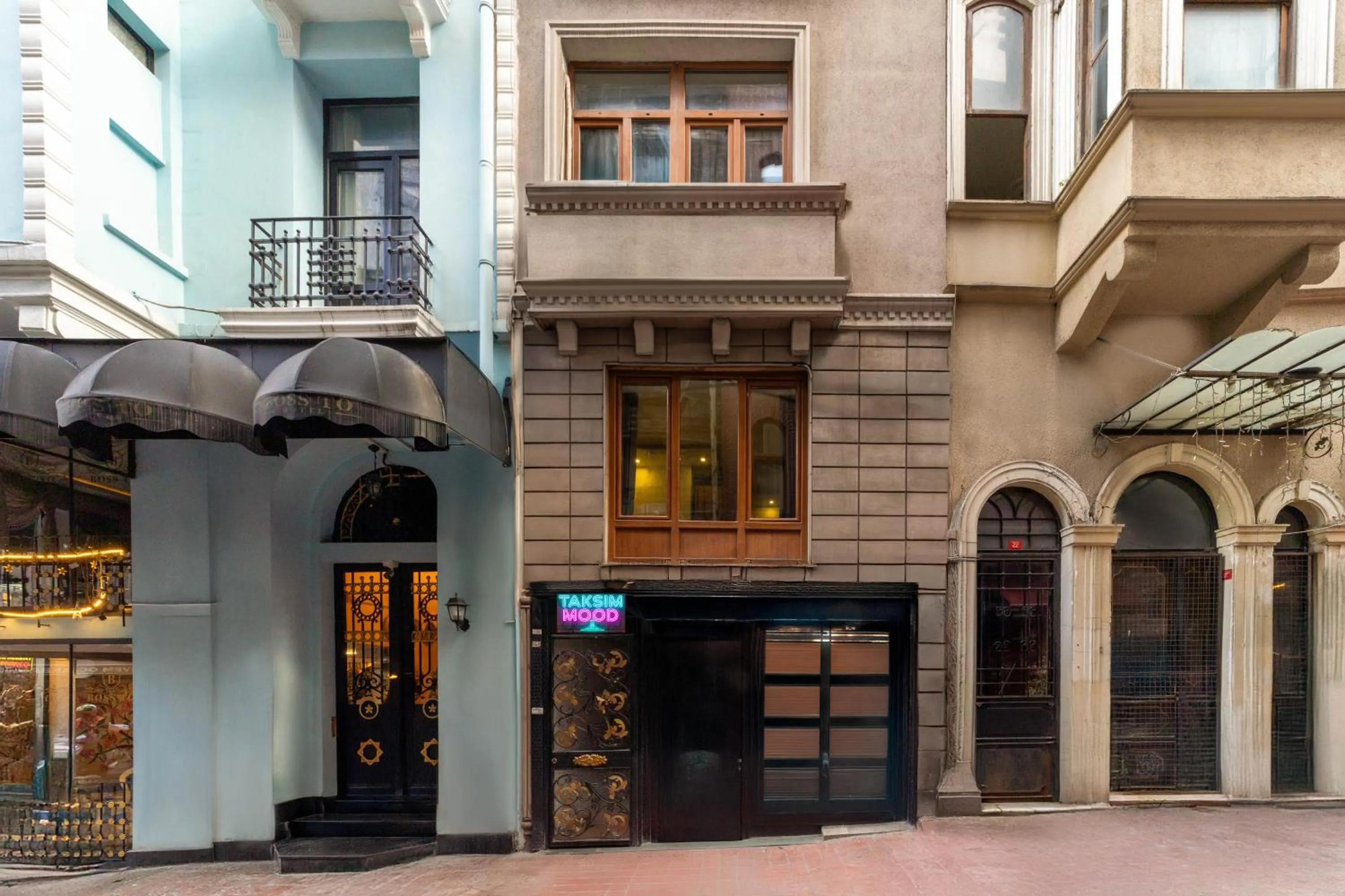 Property building in Taksim Mood