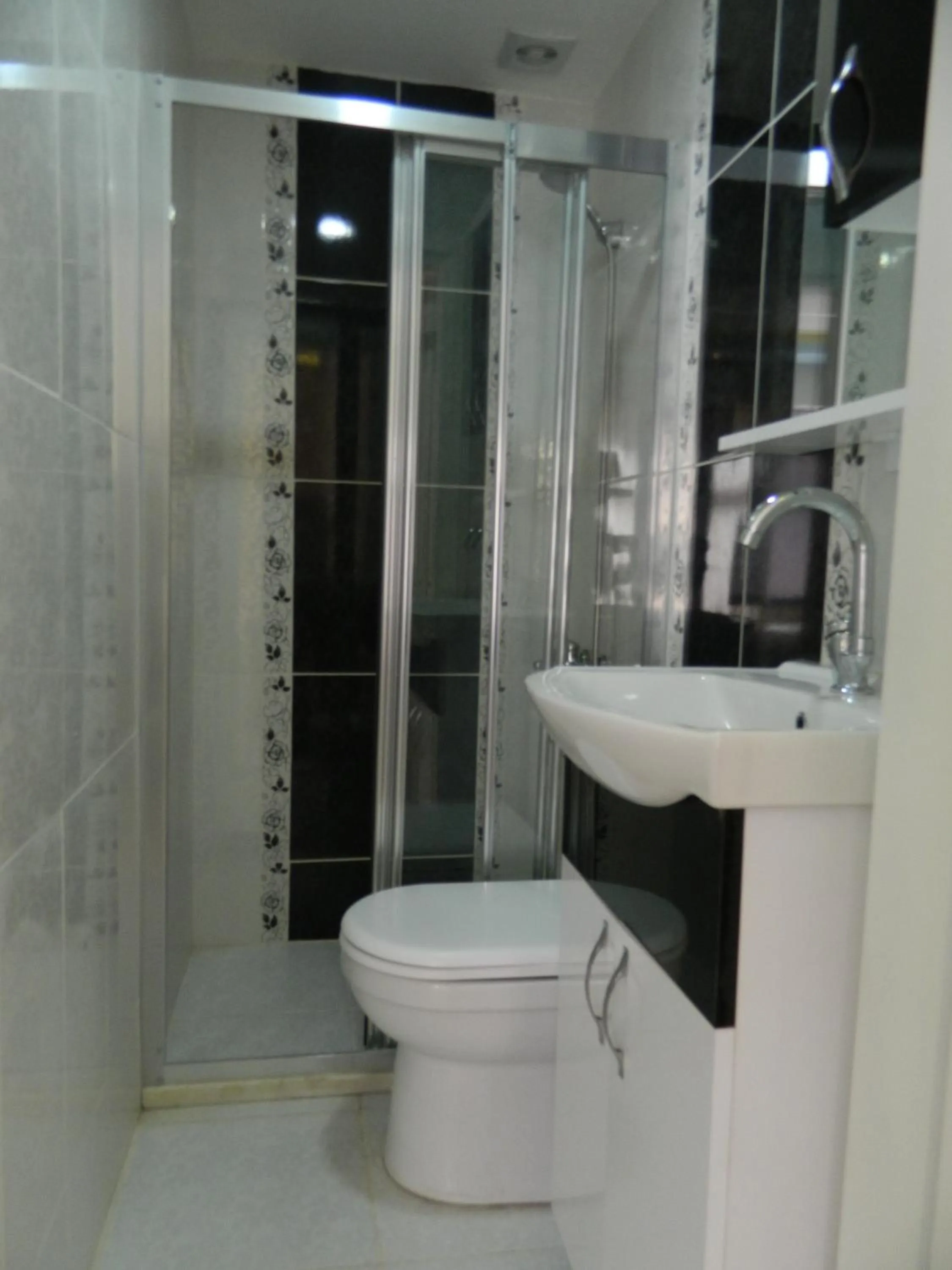 Shower in Taksim Mood