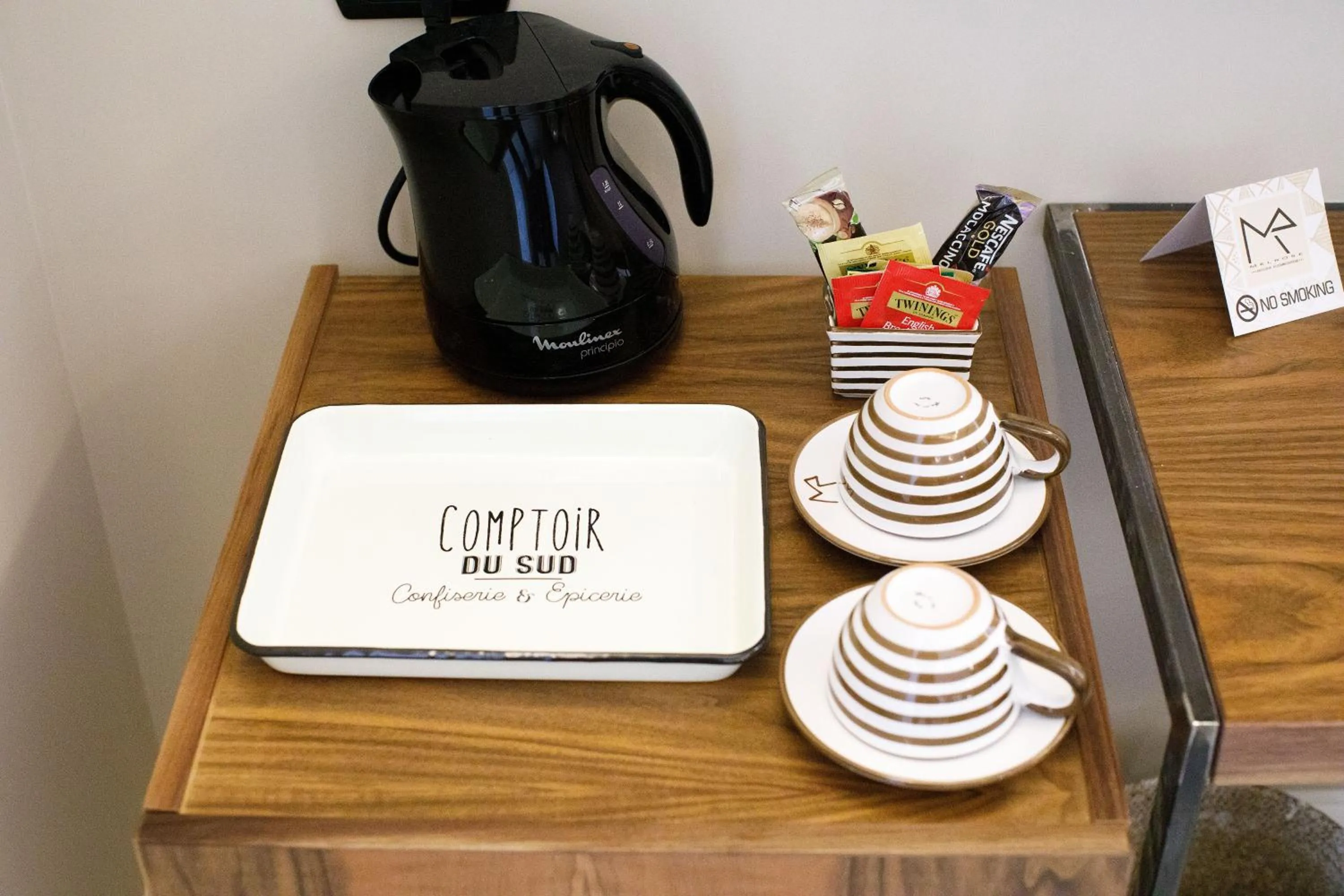 Coffee/tea facilities in MelRose Napoli