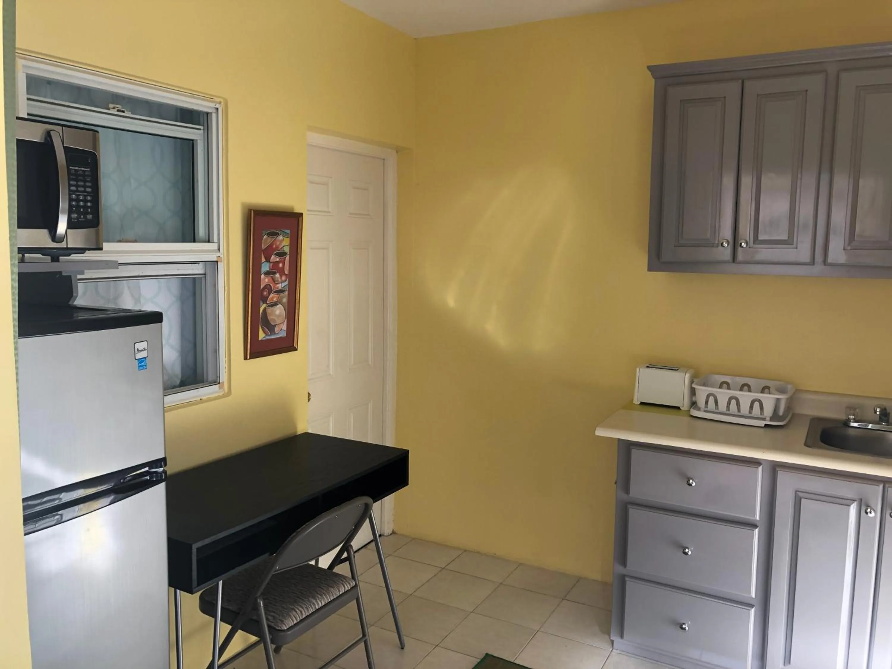 Kitchen or kitchenette in Brittany Manor Retreat