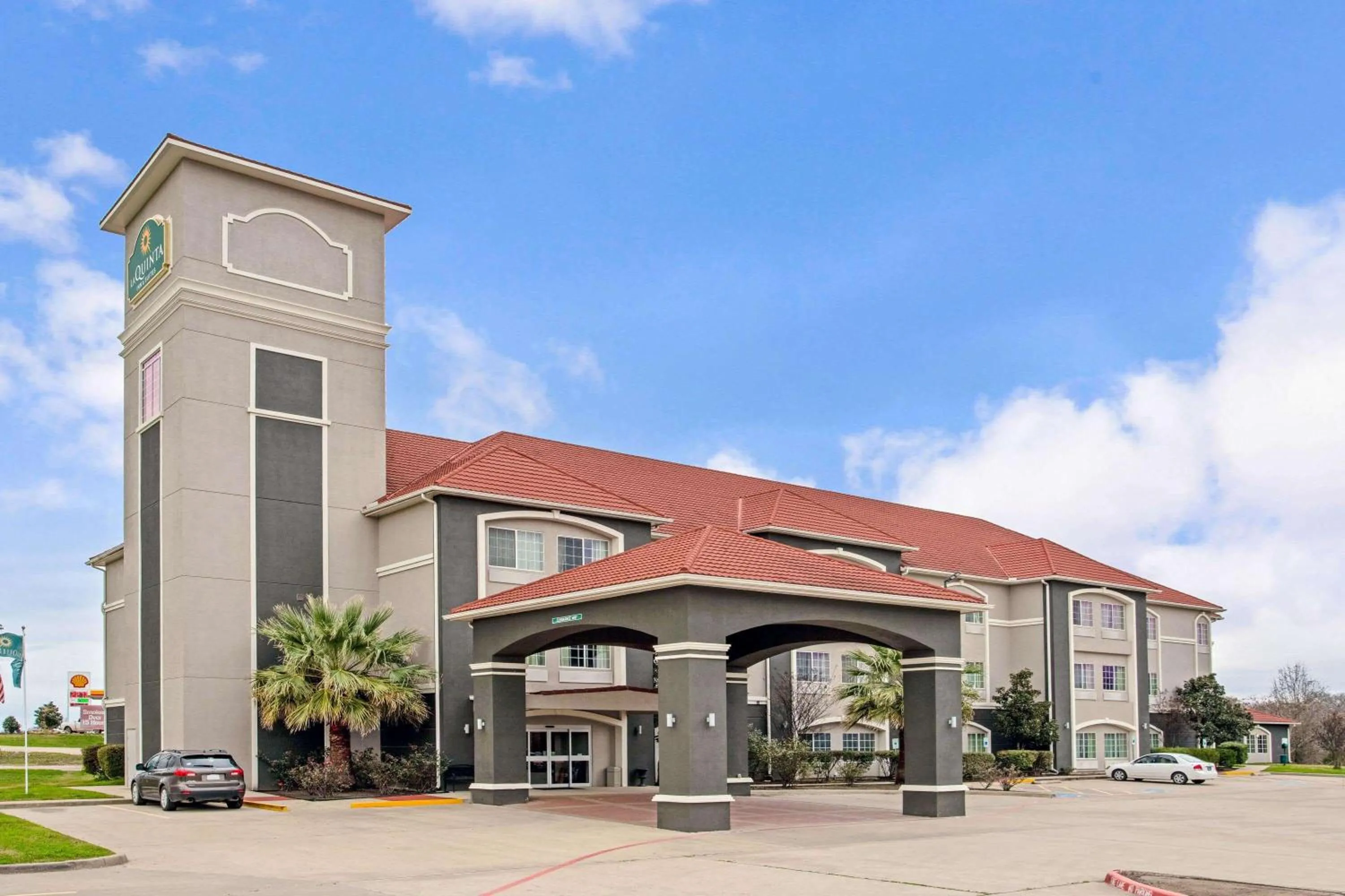 Property building in La Quinta by Wyndham Fairfield TX