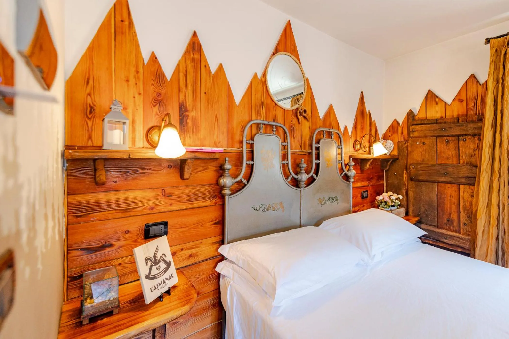 Bedroom, Bed in Hotel&Restaurant Armanac de Toubïe