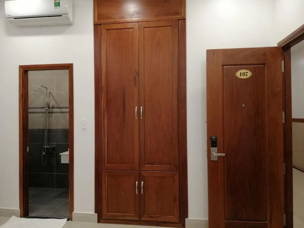 Khách sạn Tuyết Hiển