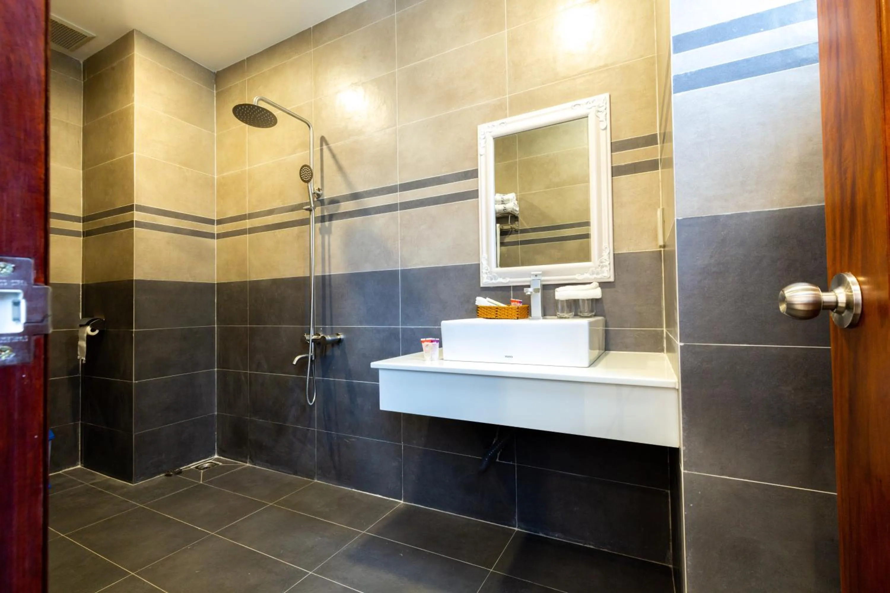 Khách sạn Tuyết Hiển